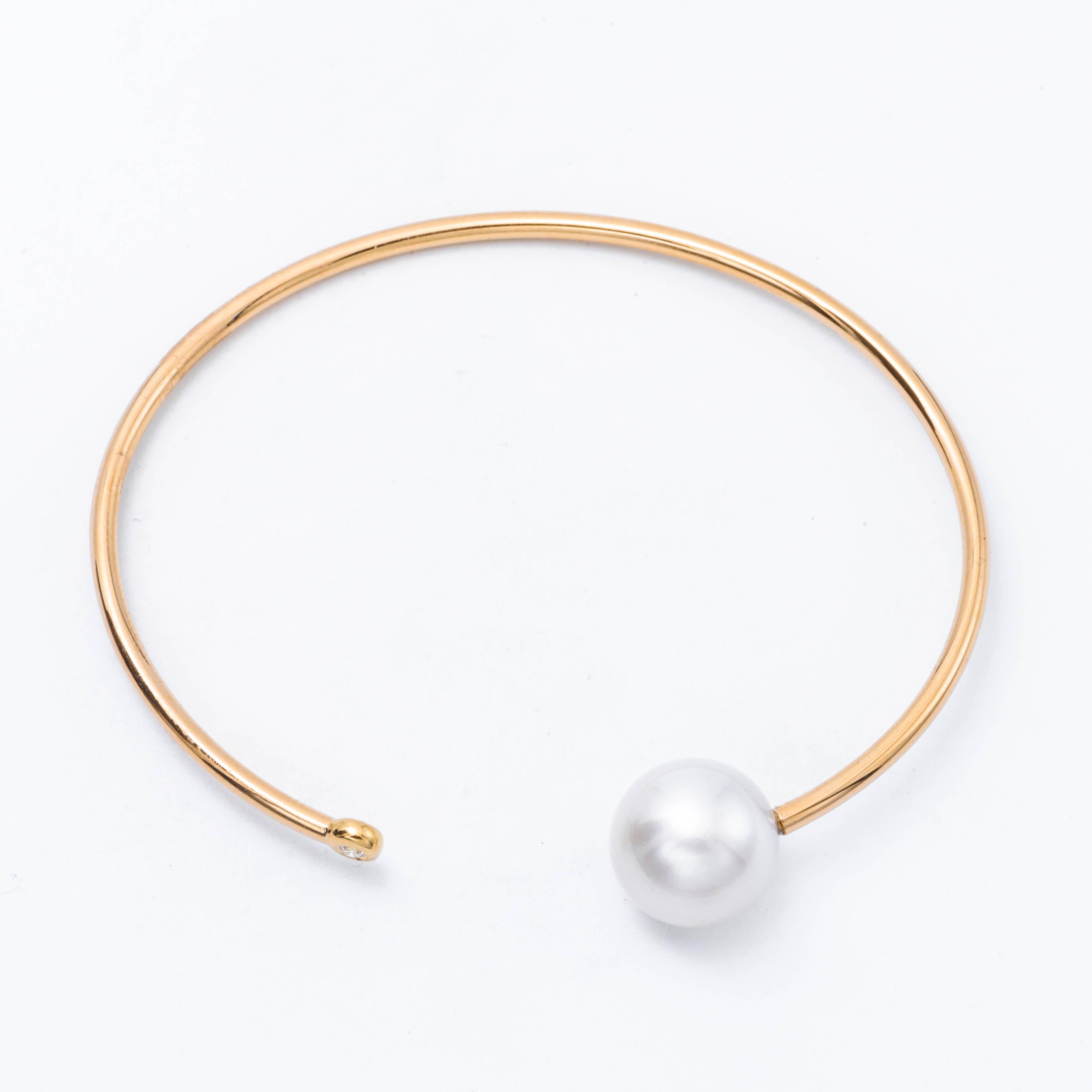 18K Yellow gold open bracelet featuring one South Sea Pearl measuring 11-12 mm and one diamond weighing 0.06 Carats.
Color G-H
Clarity SI

Pearls can be changed to Pink, Tahitian or Golden upon request. Price subject to change.