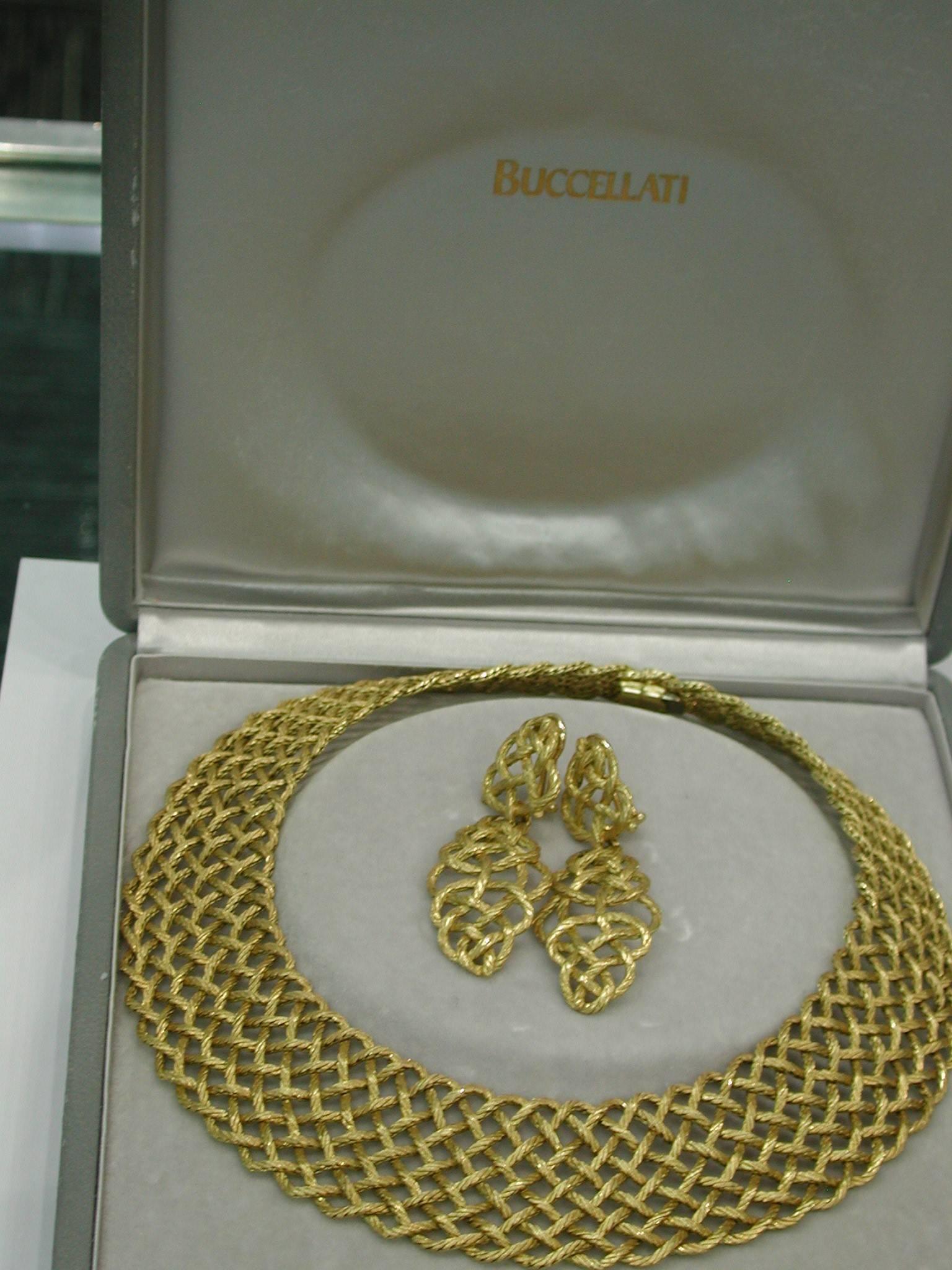 18K Yellow Gold Woven Collar and Earring Set CREPE DE CHINE Collection Excellent condition comes with Buccellati presentation box.
