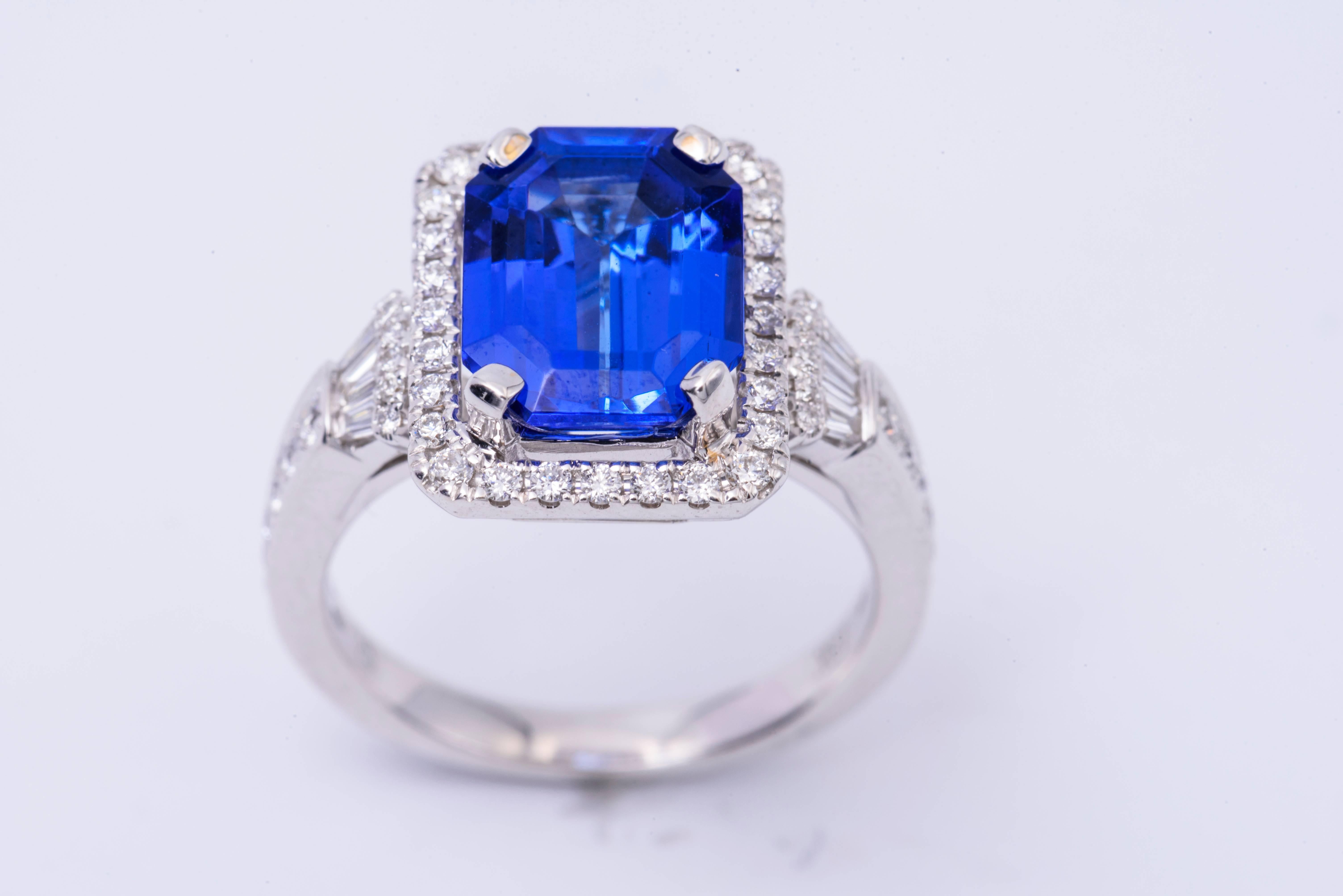 Emerald Cut Shape Tanzanite and Diamond Ring In New Condition In New York, NY