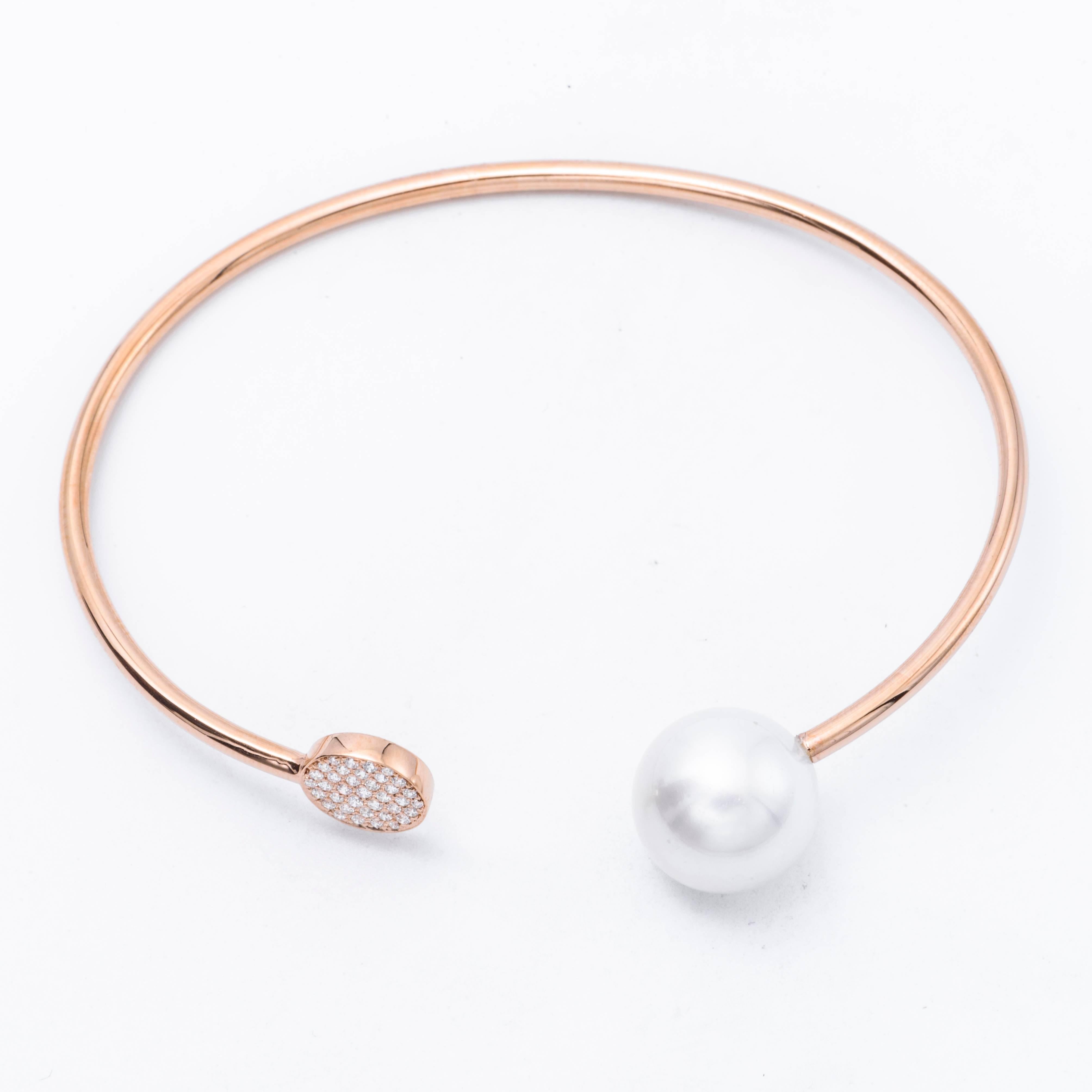 18K Rose Gold
South Sea pearl 11-12 mm
32 Diamonds 0.12 Cts.
