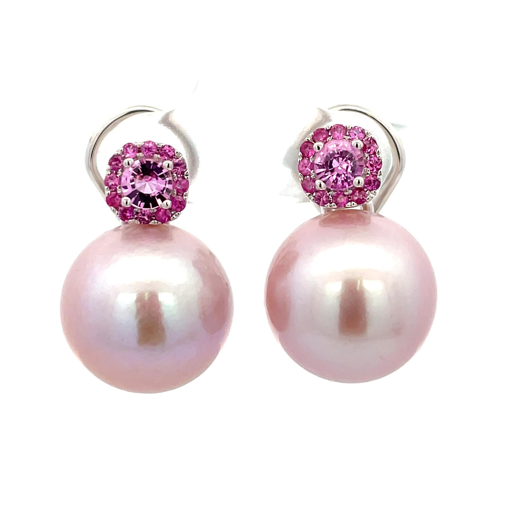 Boucles d'oreilles pendantes en perles d'eau douce roses et saphirs roses 14-15 mm 0,80 carats en vente 2