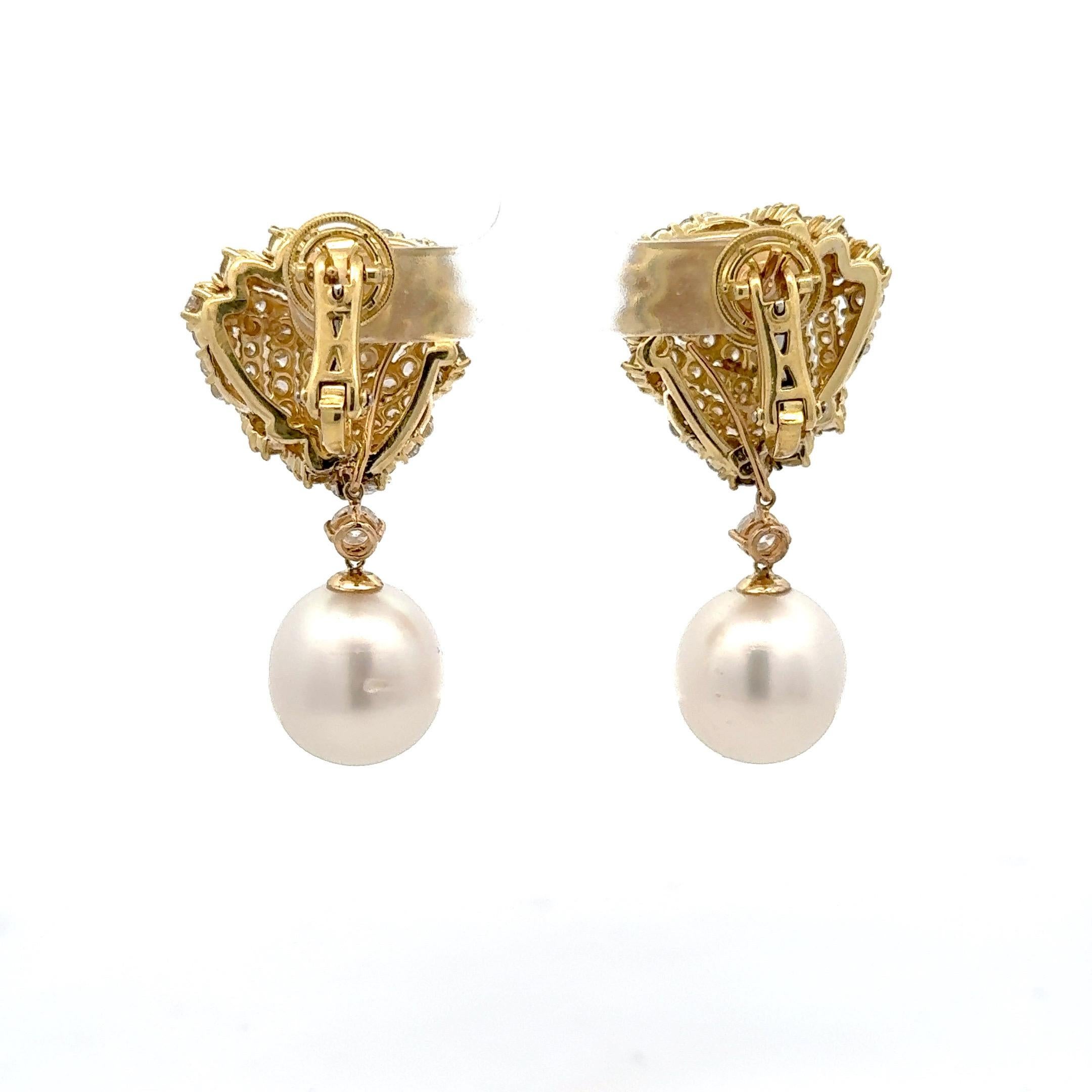 Vintage Day & Night Diamond Cluster Earrings 10 Carats 18KT Yellow Gold 15-16 MM For Sale 3