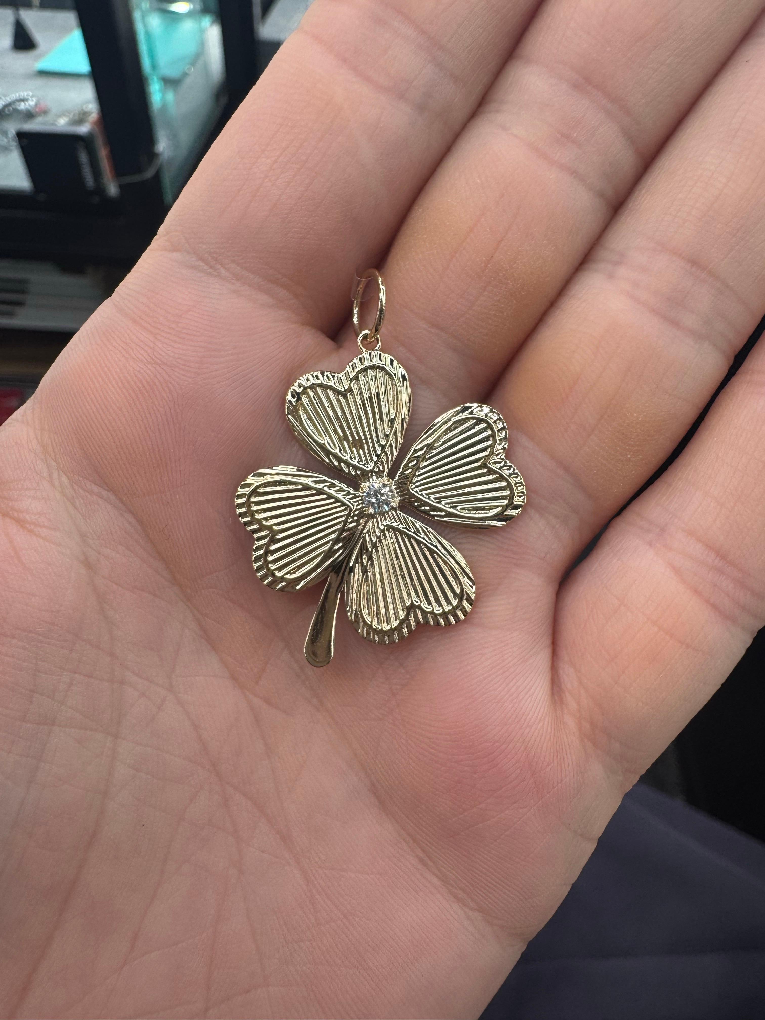 Pendentif italien trèfle à quatre feuilles en diamant sur chaîne à maillons Belcher de 18 pouces Pour femmes en vente