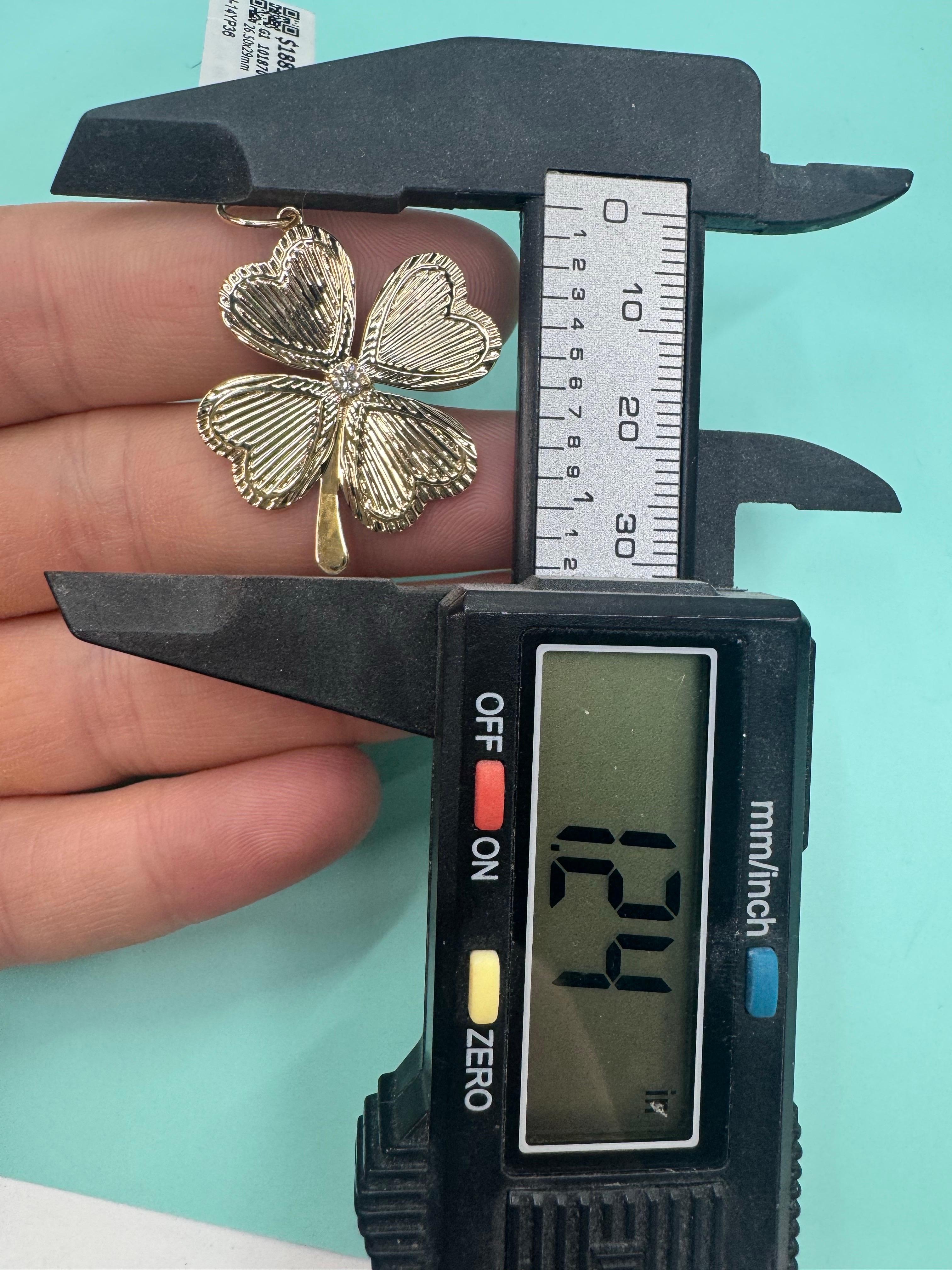Pendentif italien trèfle à quatre feuilles en diamant sur chaîne à maillons Belcher de 18 pouces Neuf - En vente à New York, NY