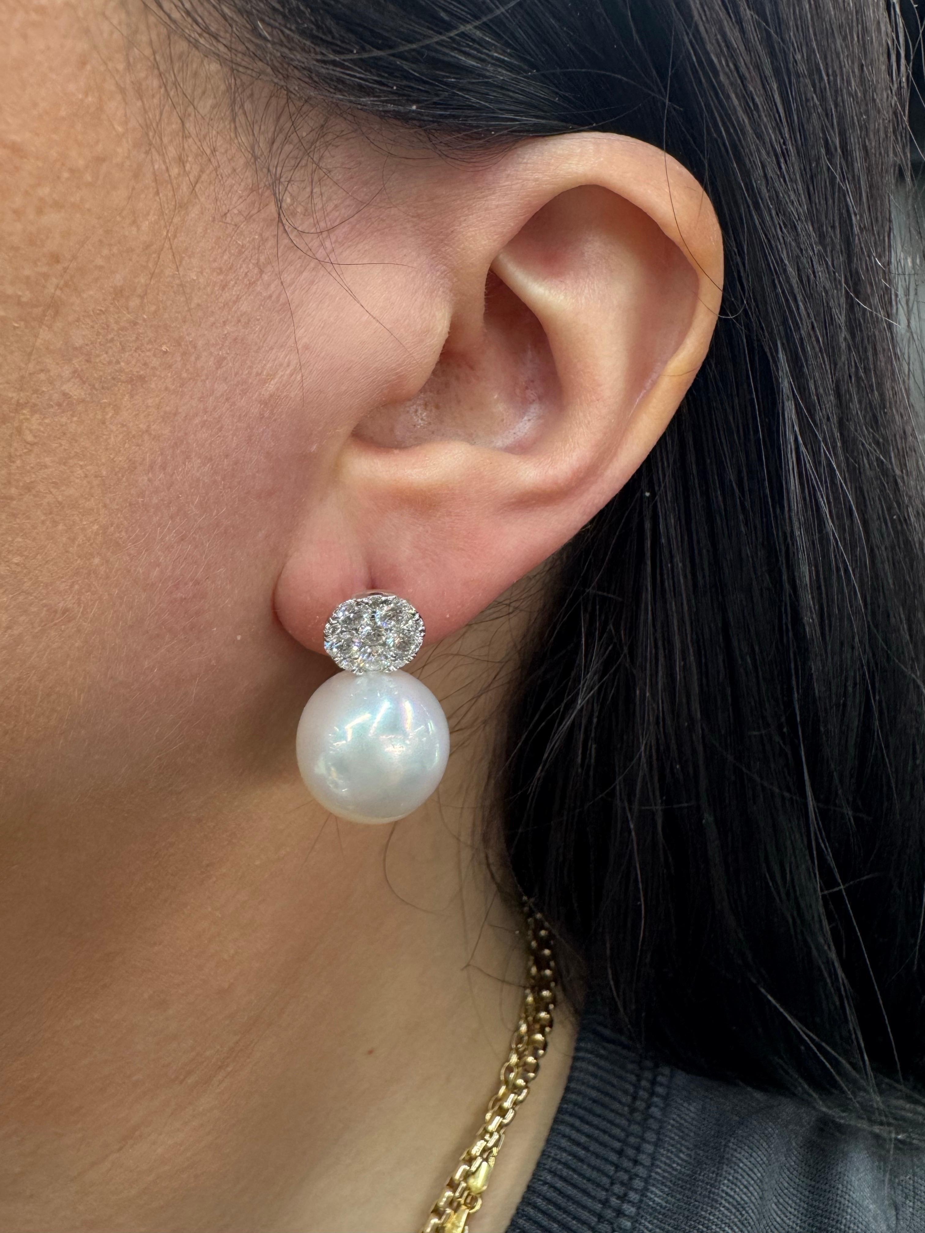 Südsee- und Diamanten-Cluster-Ohrringe in runder Form von Tropfen Damen im Angebot