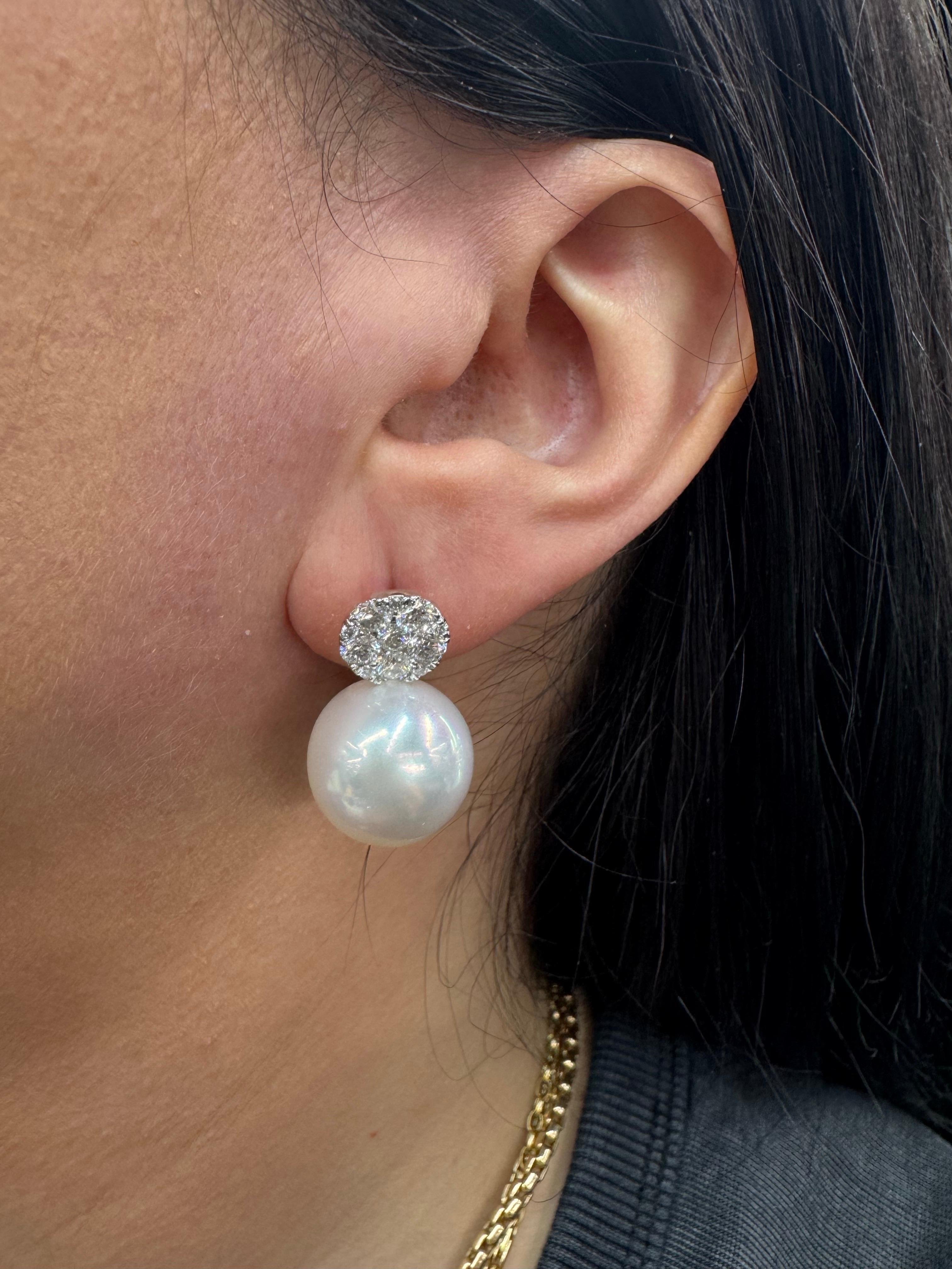 Südsee- und Diamanten-Cluster-Ohrringe in runder Form von Tropfen im Angebot 2