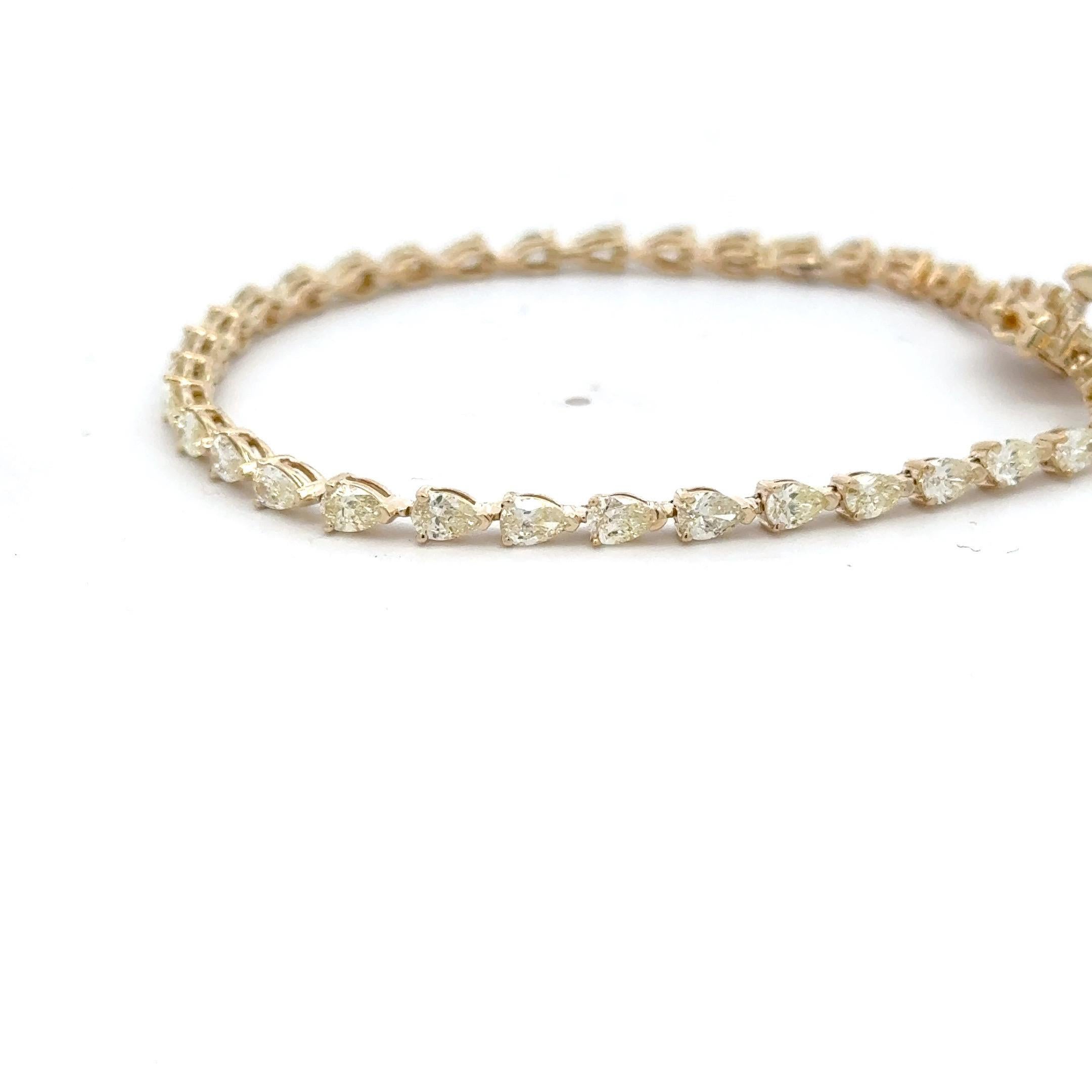 Bracelet de tennis avec diamant en forme de poire 4.47 carats 14KT Yellow Gold 0.12 Points Each en vente 2