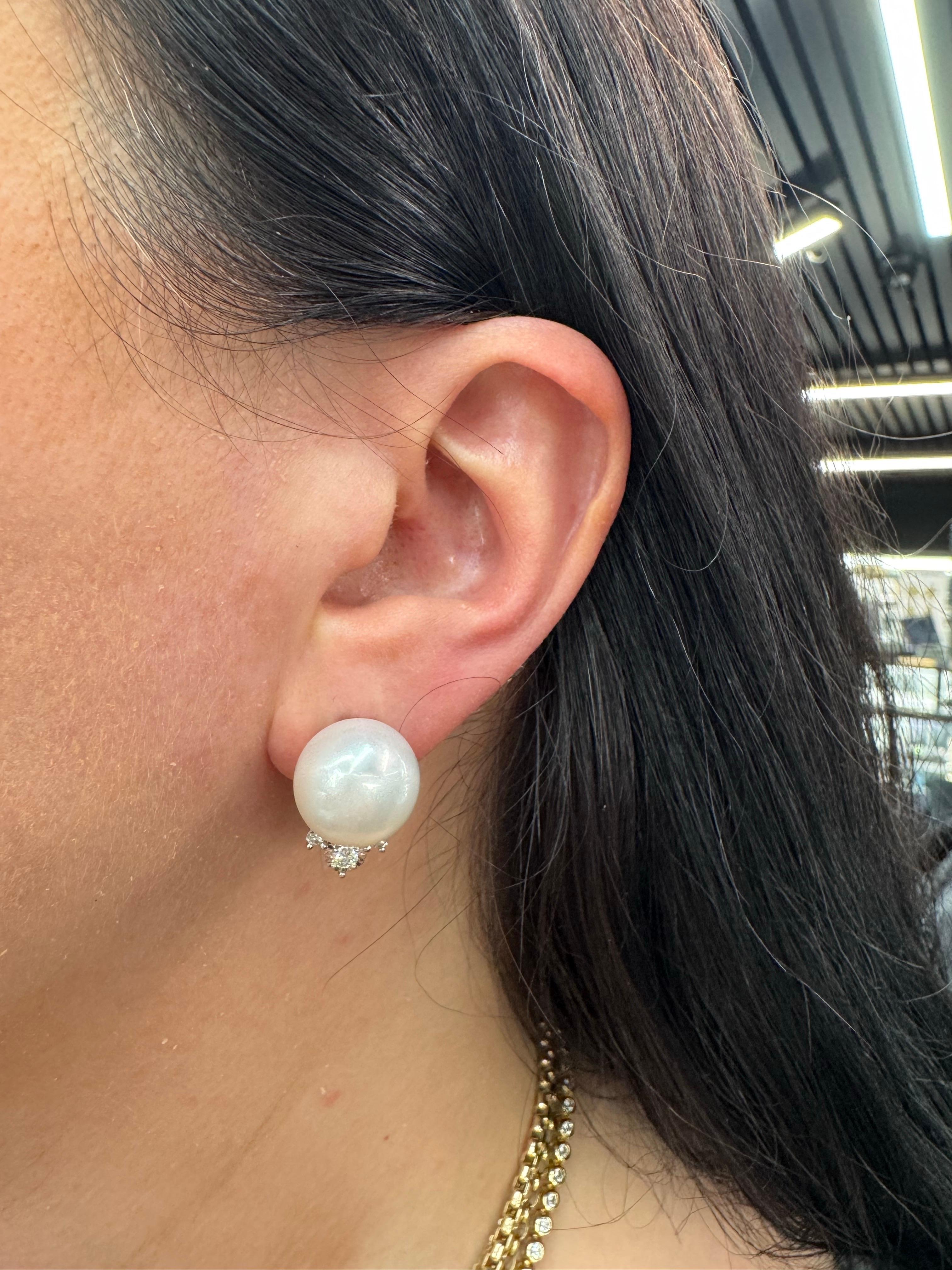 South Sea Pearl Diamond Stud Earrings 0.34 Carat 18 Karat White Gold For Sale 1