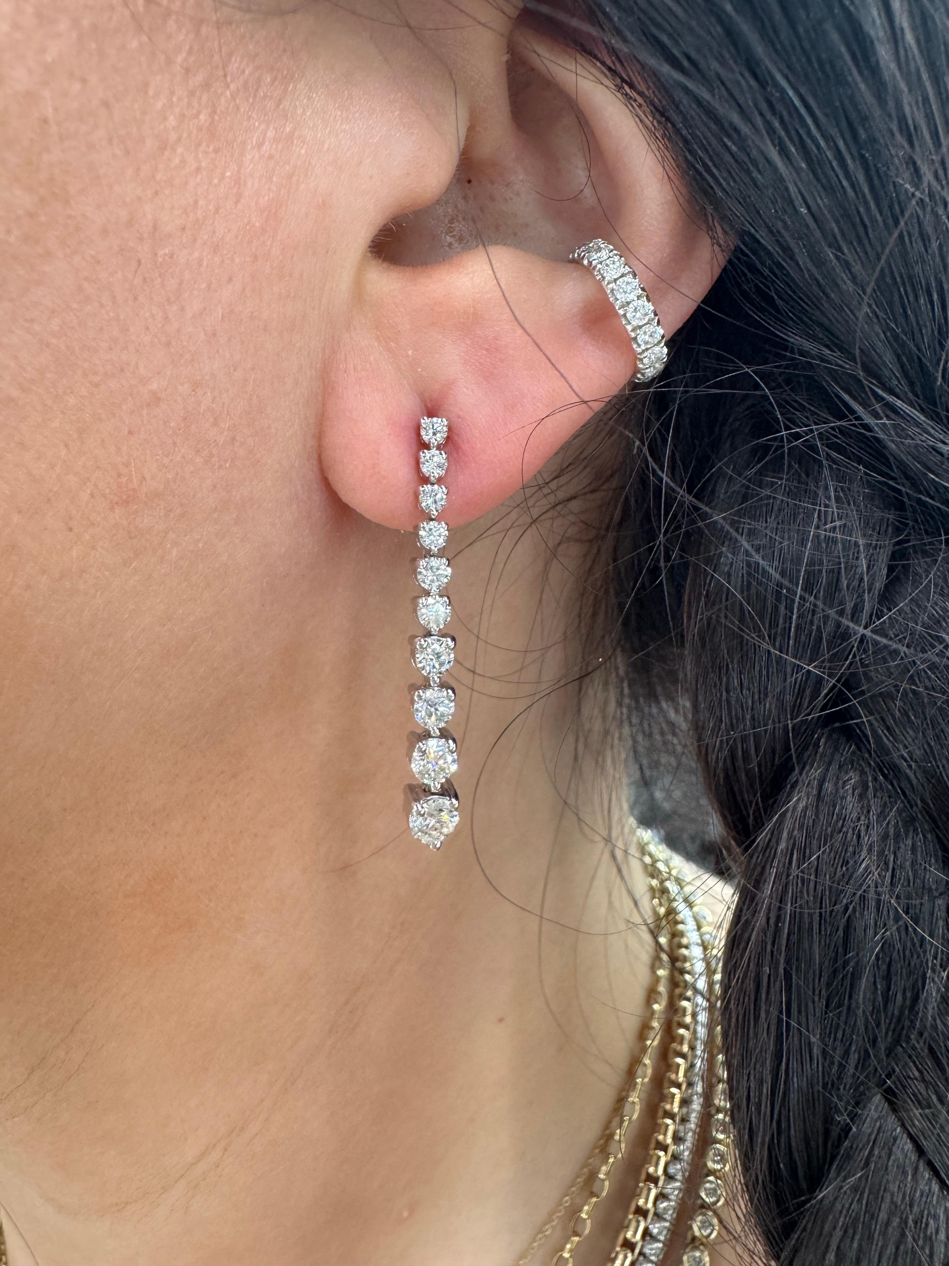 Orecchini a goccia con diamanti graduati 2 carati in oro bianco 14 carati G-H VS2-SI1 In condizioni Nuovo in vendita a New York, NY