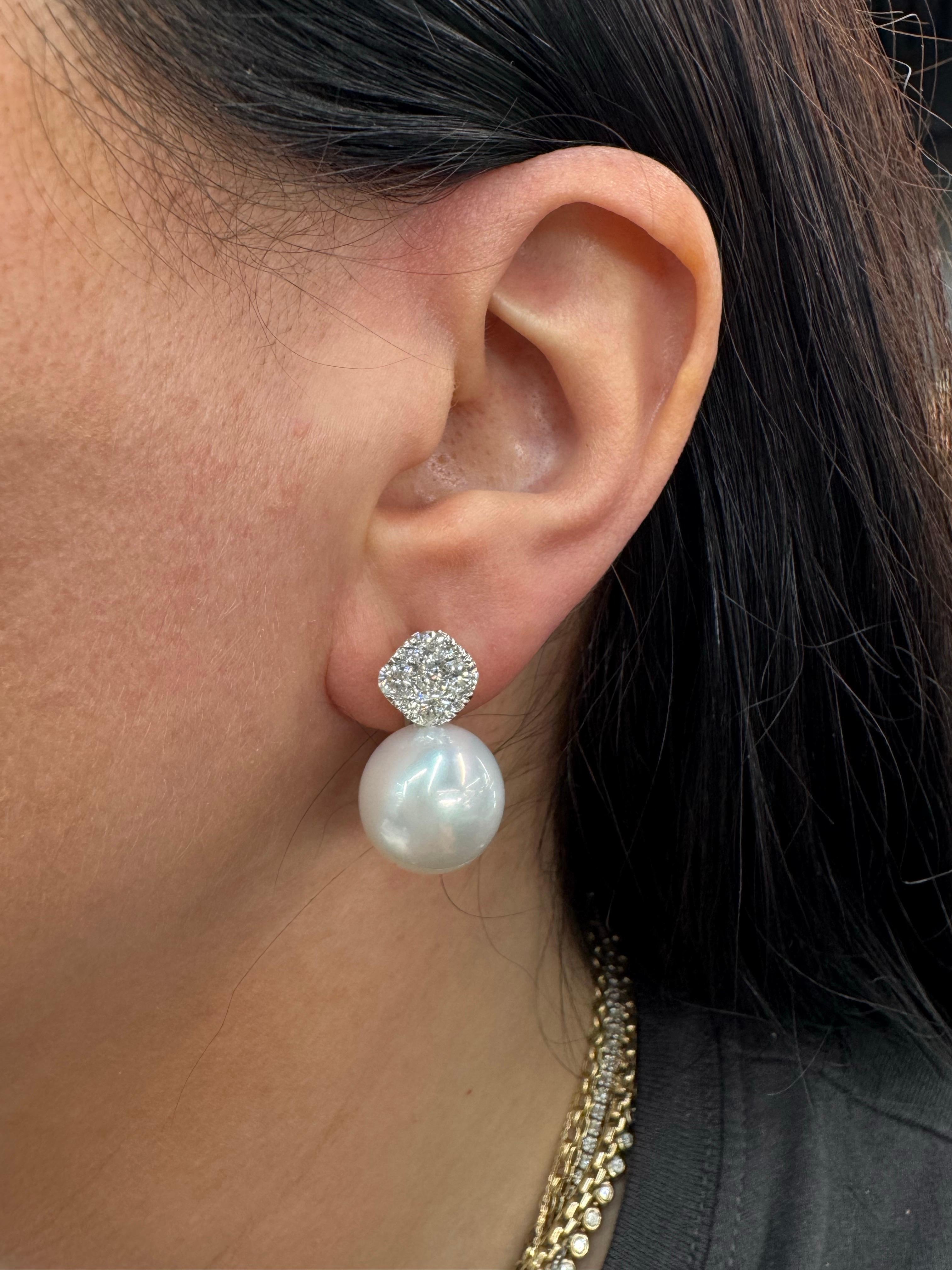 Boucles d'oreilles en goutte en diamants ronds en grappe et perles des mers du Sud en vente 5