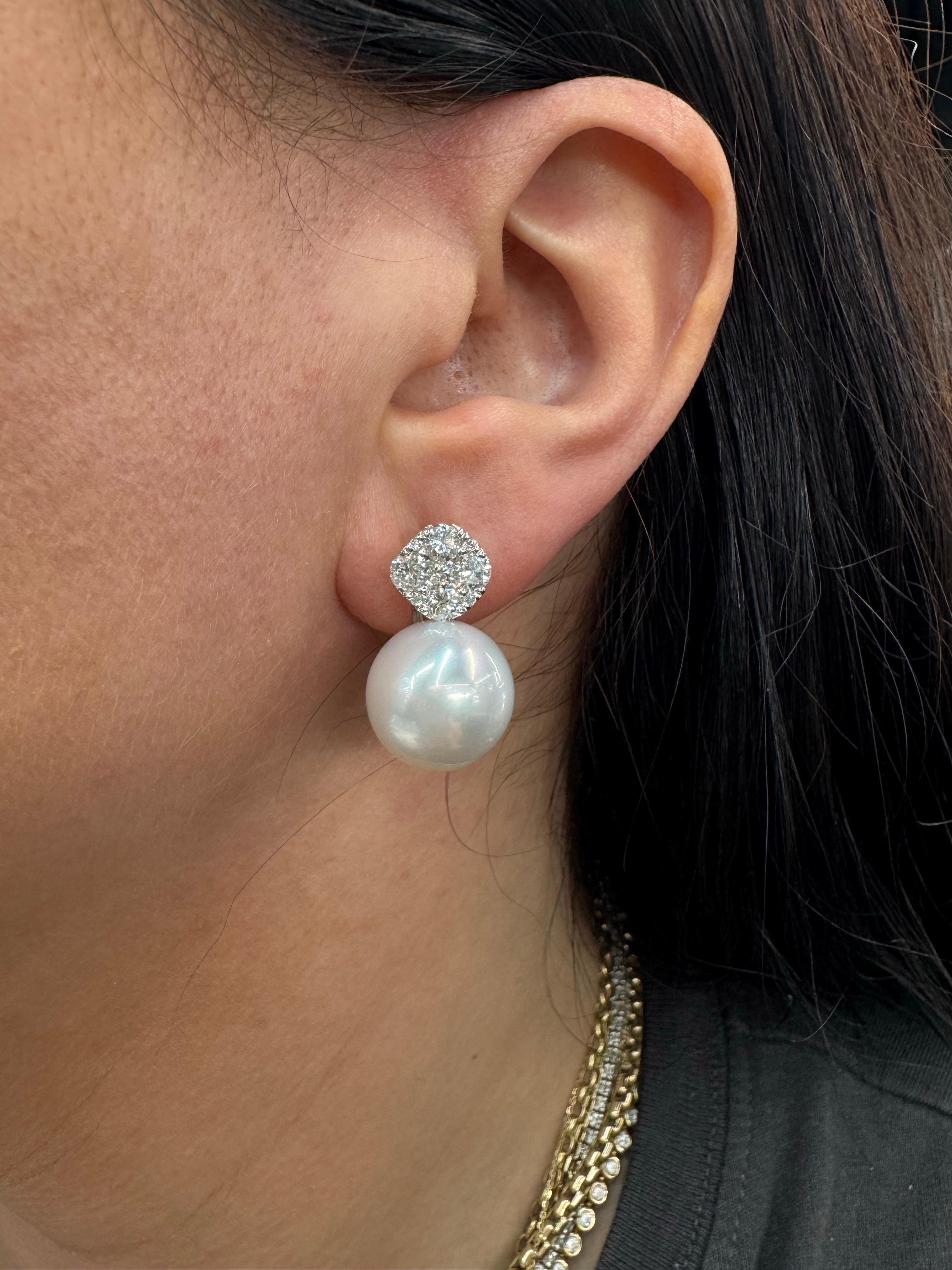 Boucles d'oreilles en goutte en diamants ronds en grappe et perles des mers du Sud en vente 6