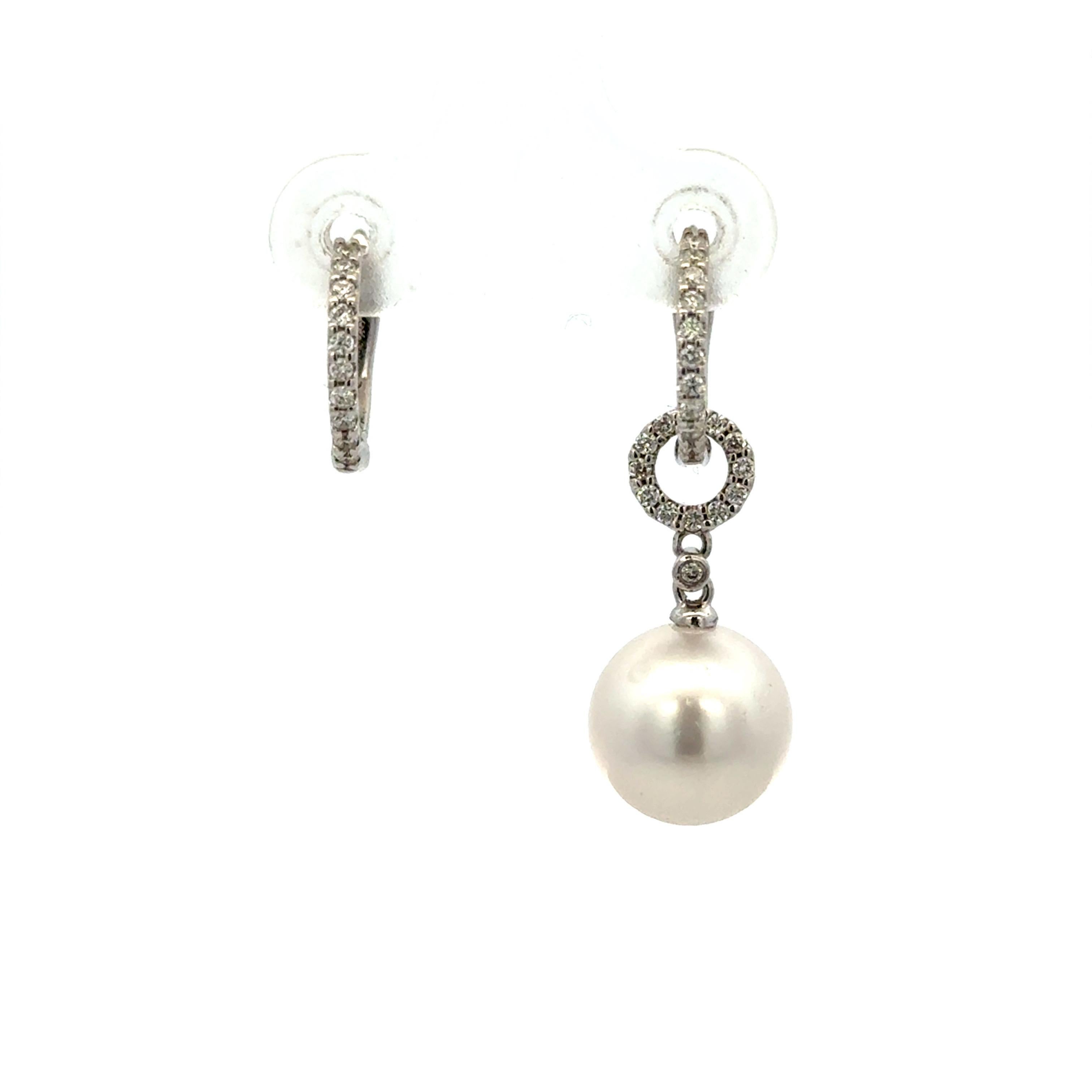 Orecchini con perle dei mari del sud e diamanti 0,29 carati 10-11 mm in oro bianco 18 carati in vendita 2