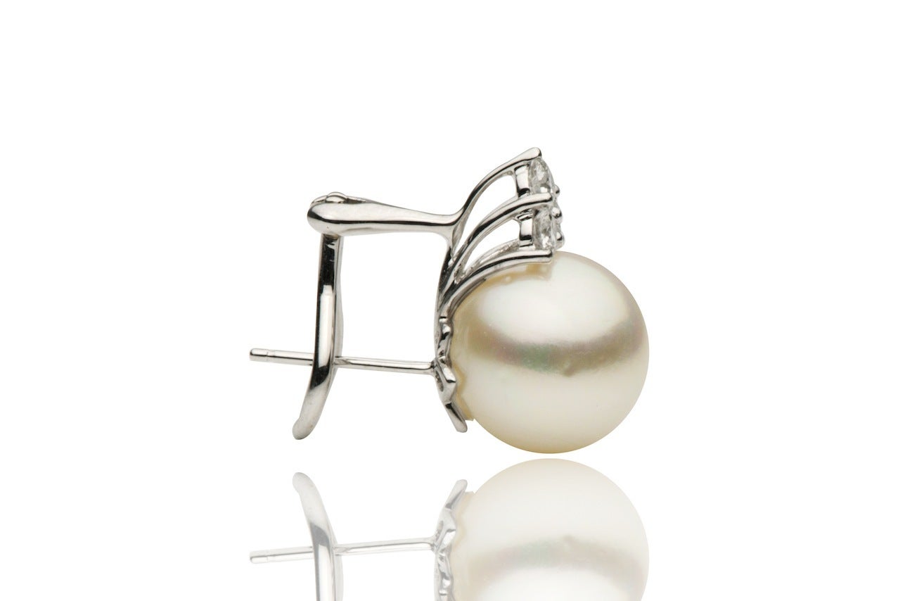 Contemporain Boucles d'oreilles en goutte en or blanc 18 carats avec perles des mers du Sud et diamants de 0,60 carat 12-13 mm en vente