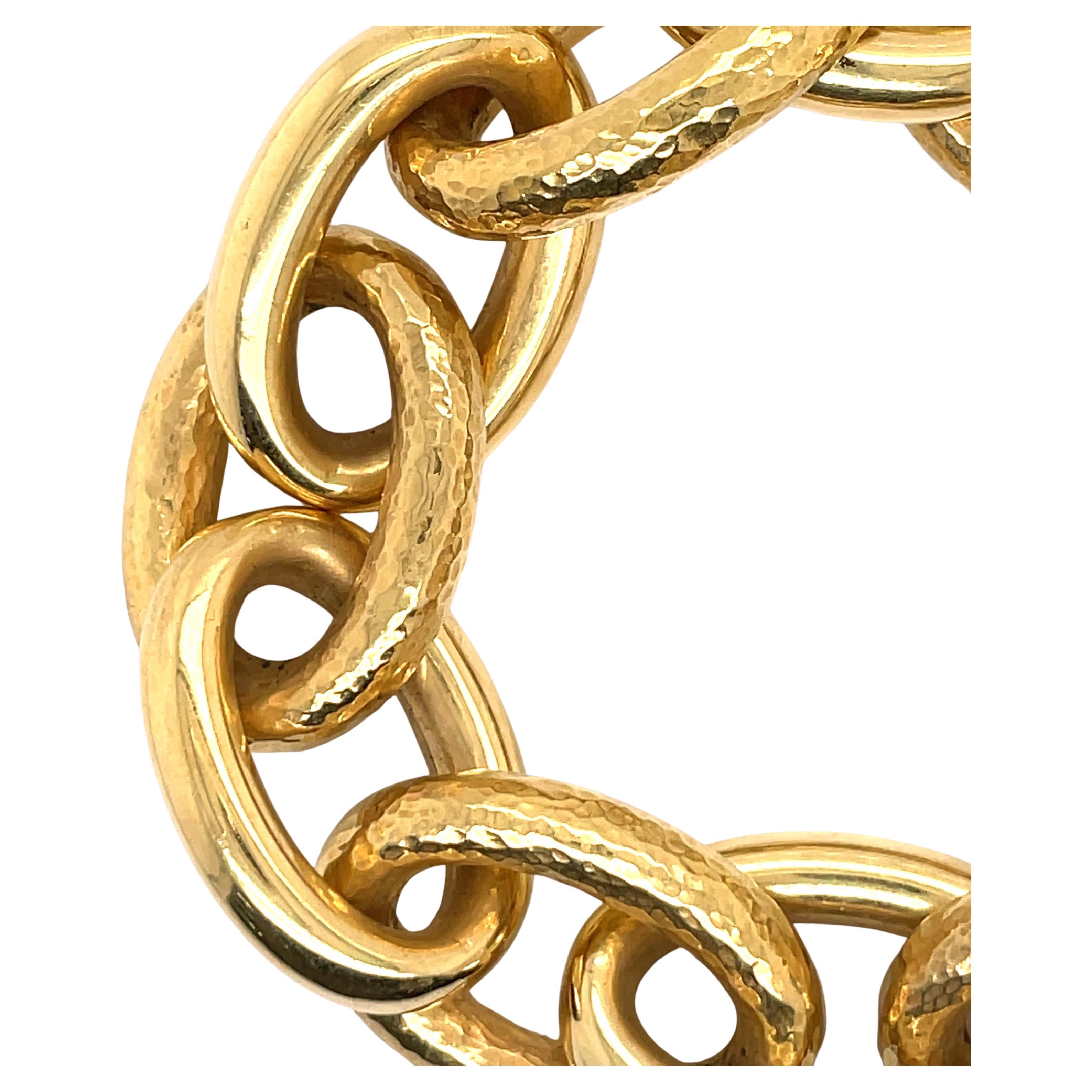 Contemporary 18 Karat Yellow Gold Hammered & High Polished Oval Link Bracelet 46.1 Grams For Sale