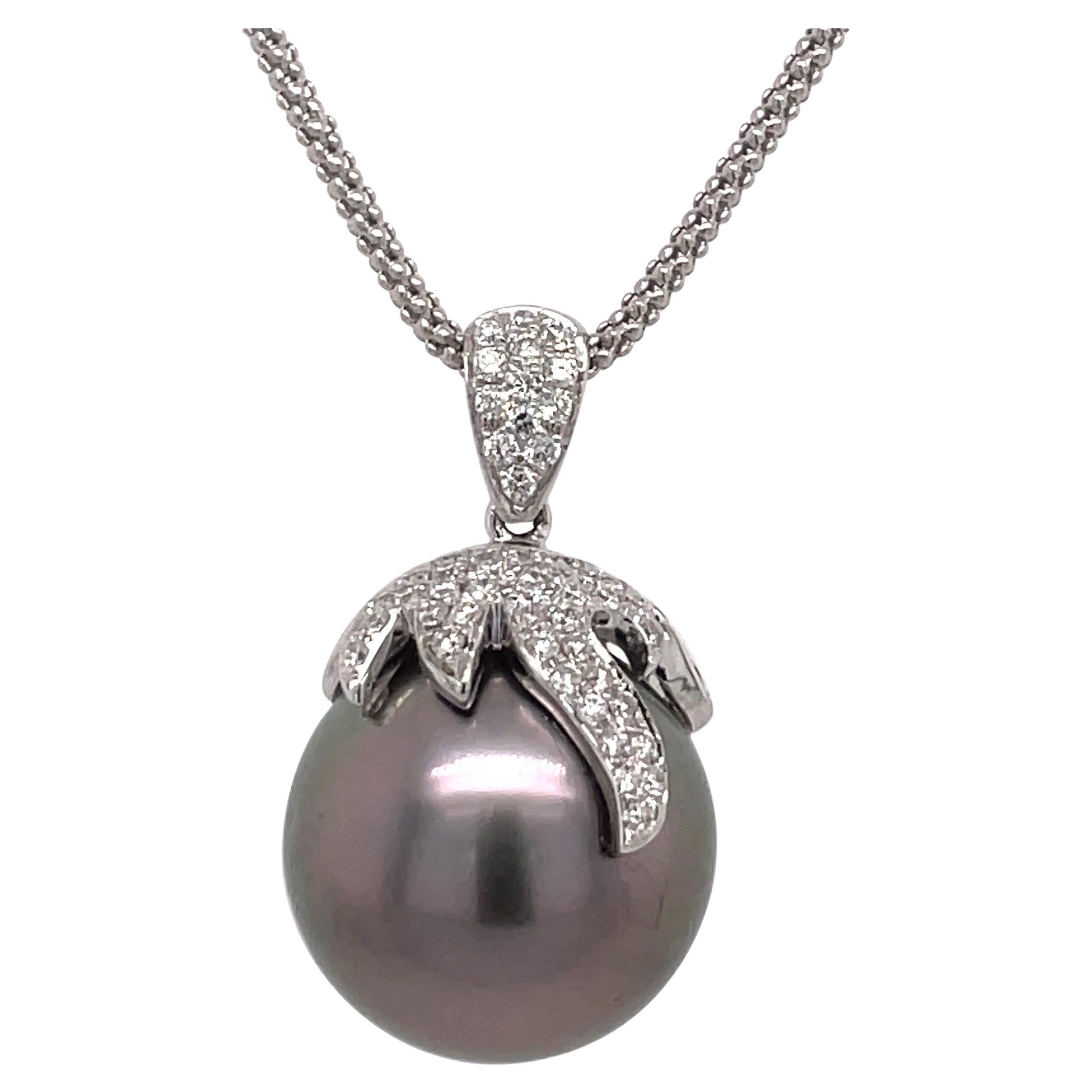 18 Karat Tahiti-Perlen-Diamant-Anhänger 0,83 Karat 15 MM im Angebot