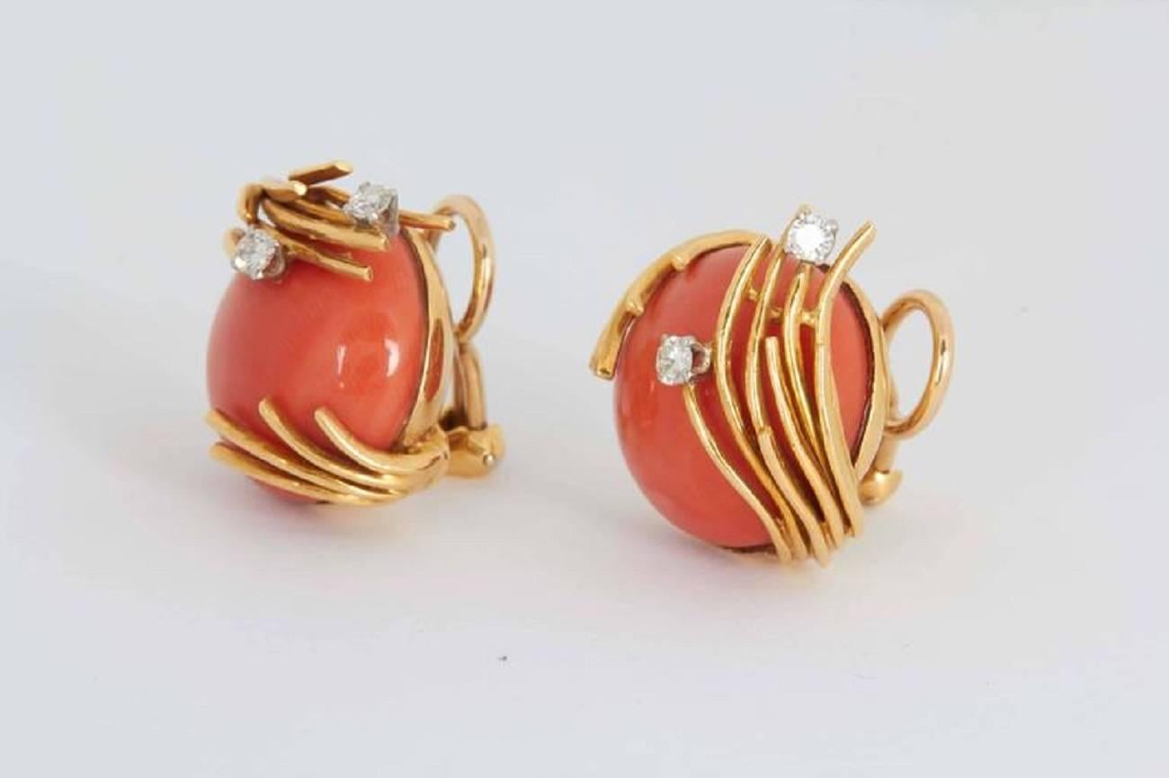 Coral Diamond Gold Earrings  In Excellent Condition For Sale In New York, NY