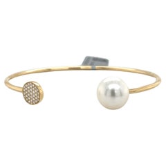 Bracelet jonc ouvert en or jaune 14 carats avec perles des mers du Sud 0,13 carat et diamants 11-12 mm
