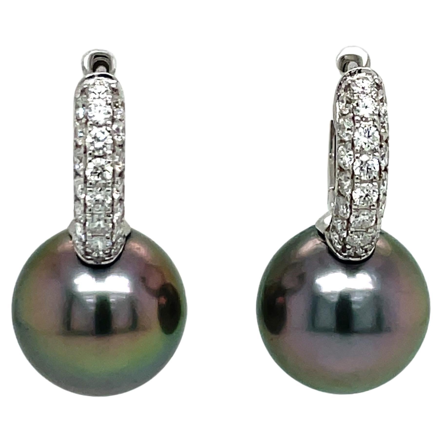 18 Karat White Gold drop earrings featuring 44 round brilliants weighing 0.78 Carats and two Tahitian pearls measuring 12-13 MM.
Can customize pearl to Golden, Pink or White South Sea. 
DM for more pricing. 