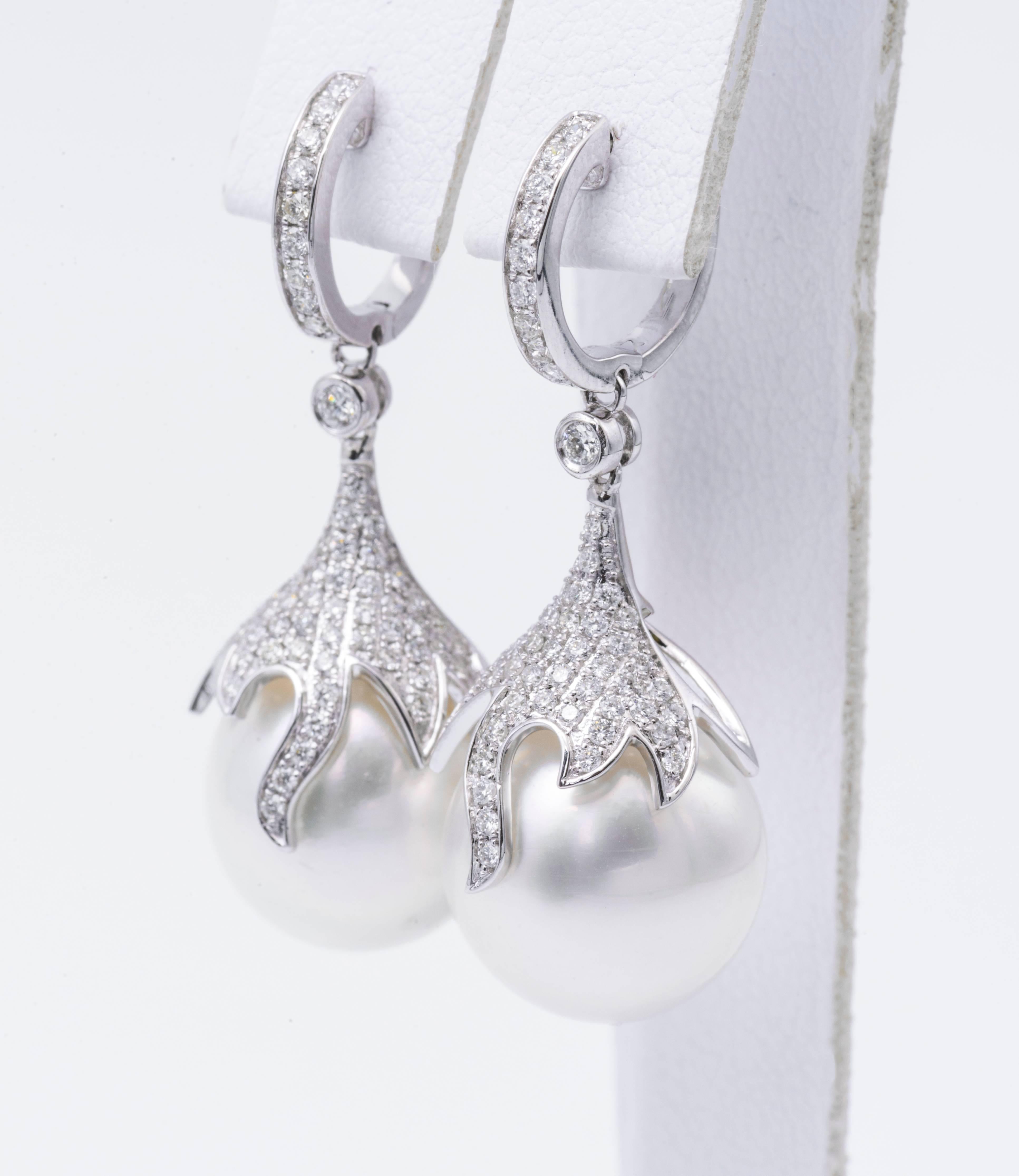 Pearl and Diamond Dangling Drop Earrings In New Condition In New York, NY