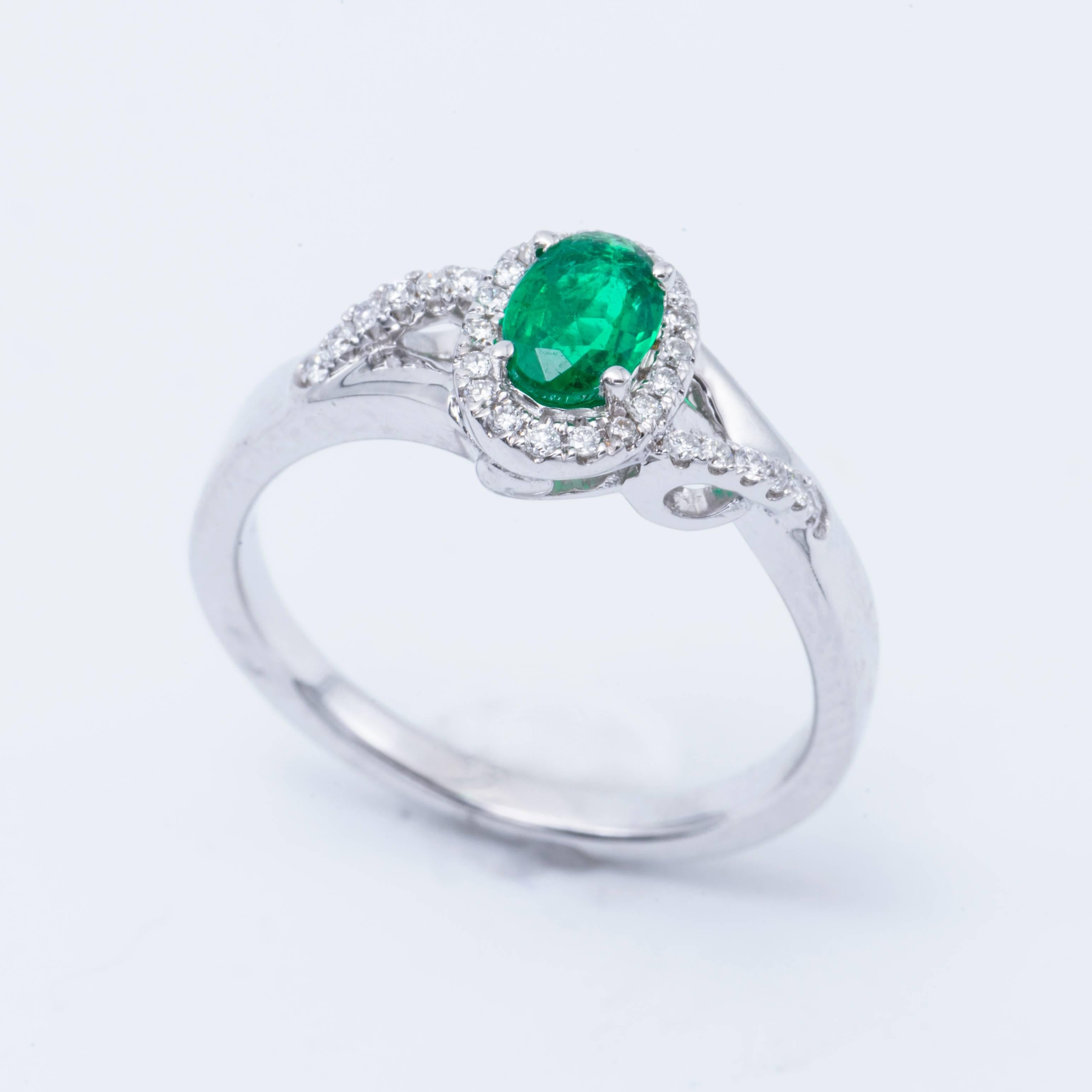 Emerald and Diamond Halo Engagement Ring In New Condition In New York, NY