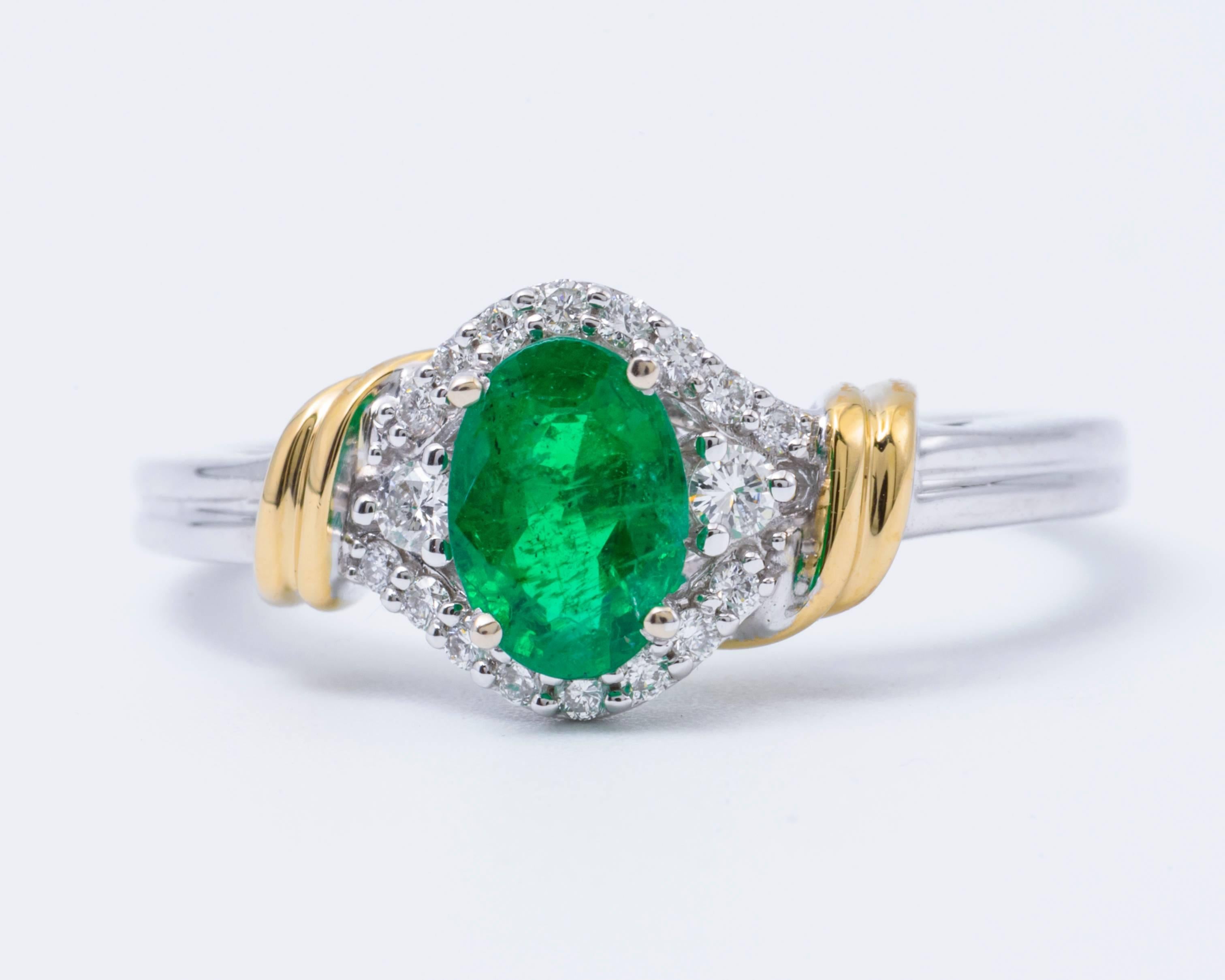 Two-Tone Oval Shape Emerald and Diamond Halo Ring In New Condition In New York, NY