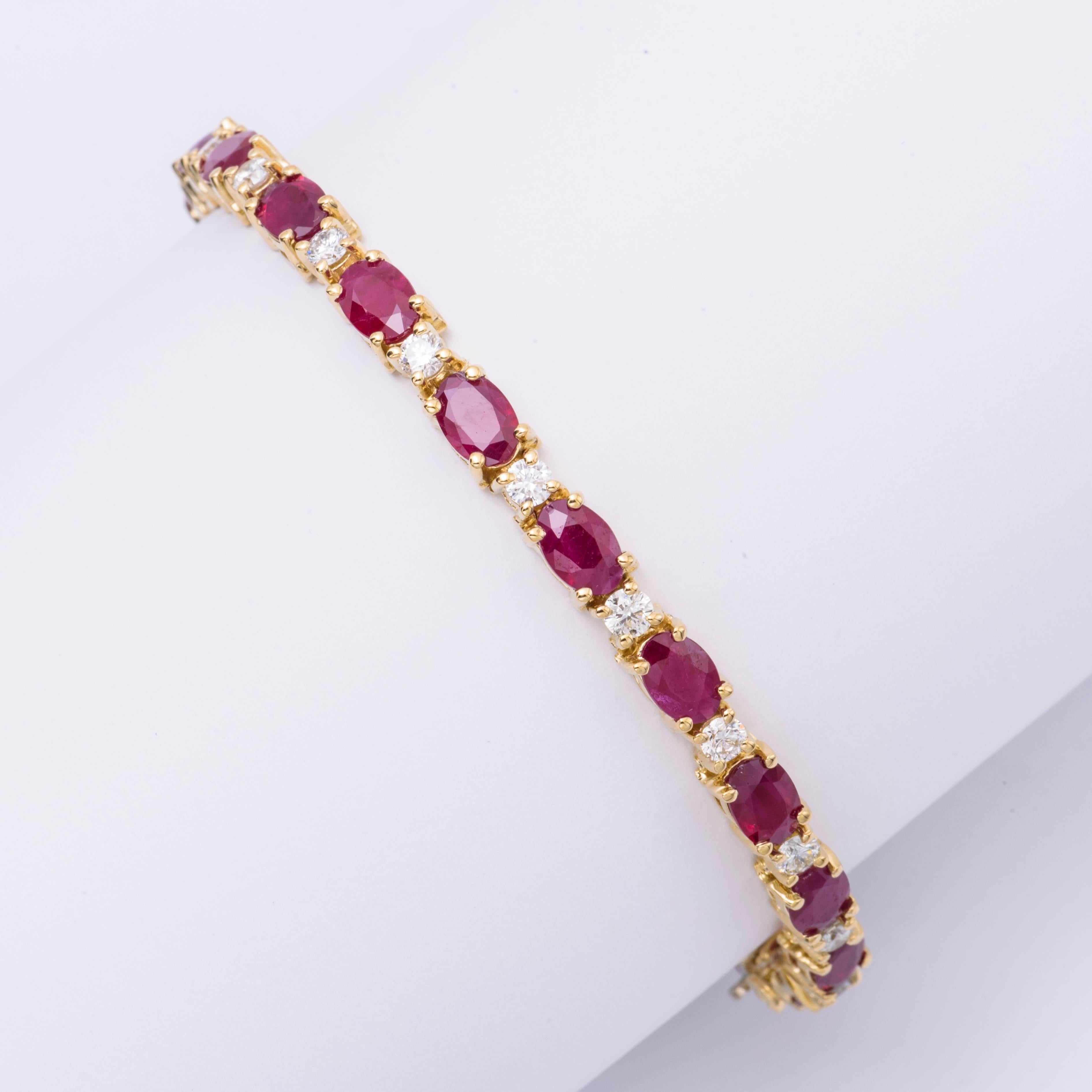 This Gorgeous Bracelet features 10.01 Carats of Rubys and 1.60 Carats of Diamonds
Pigeon Blood Rubies
Diamonds H-I SI Quality
Bracelet Weight 14.5 g.