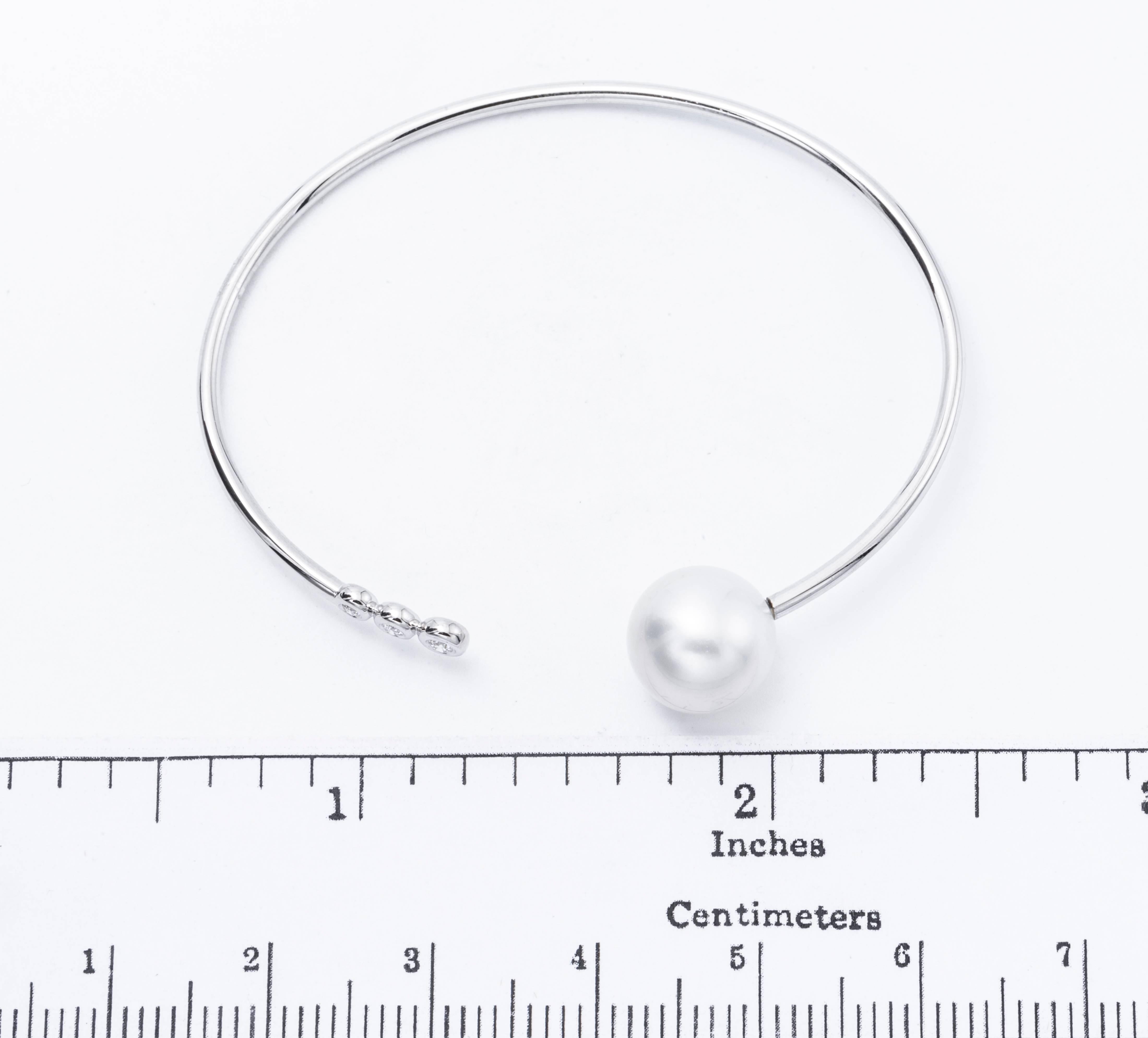 Contemporary South Sea Pearl Three Diamonds Bangle Bracelet 0.10 Carats 18K White Gold For Sale