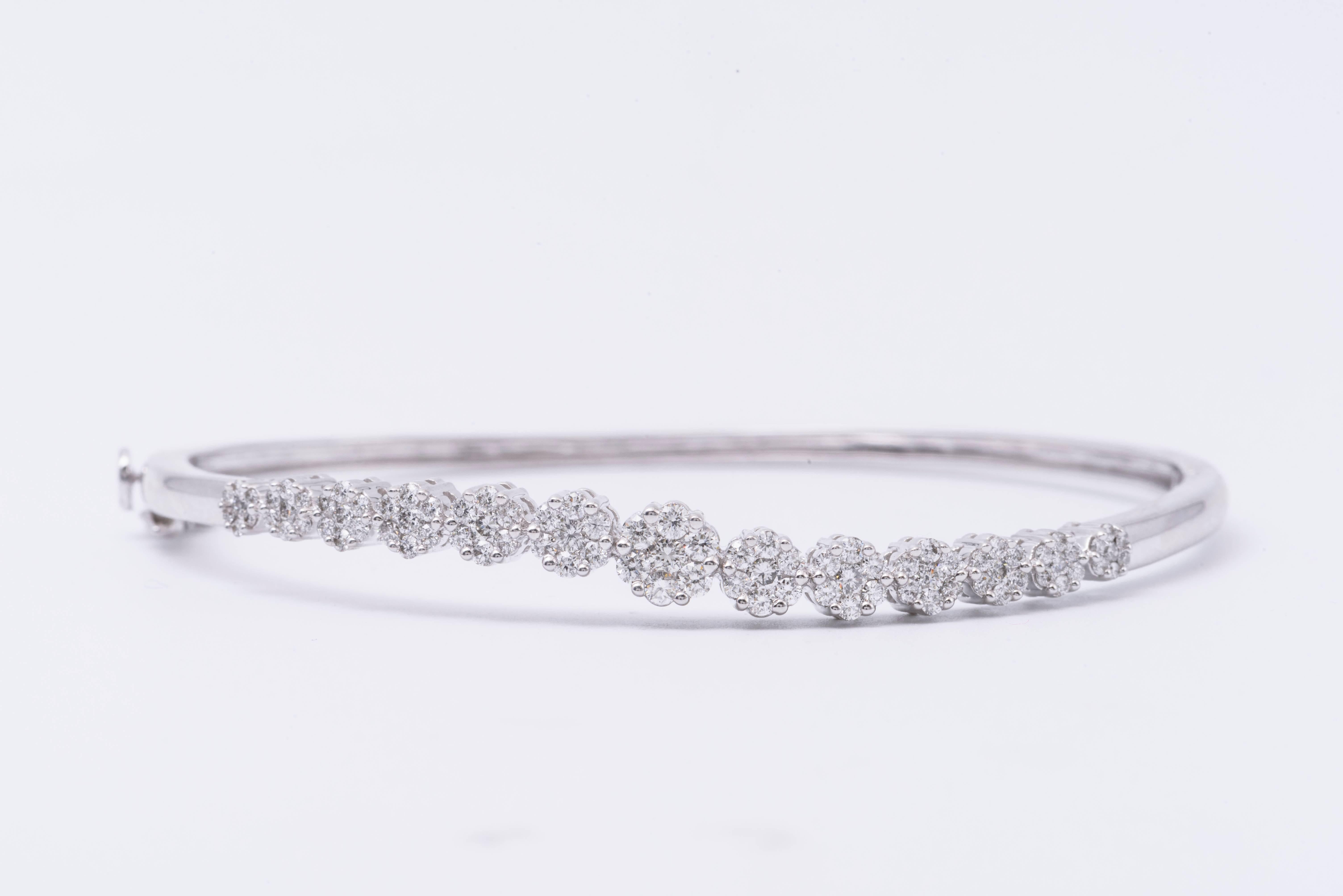 Floral Inspired 1.25 Carats Diamonds White gold Cluster Bangle Bracelet In New Condition For Sale In New York, NY