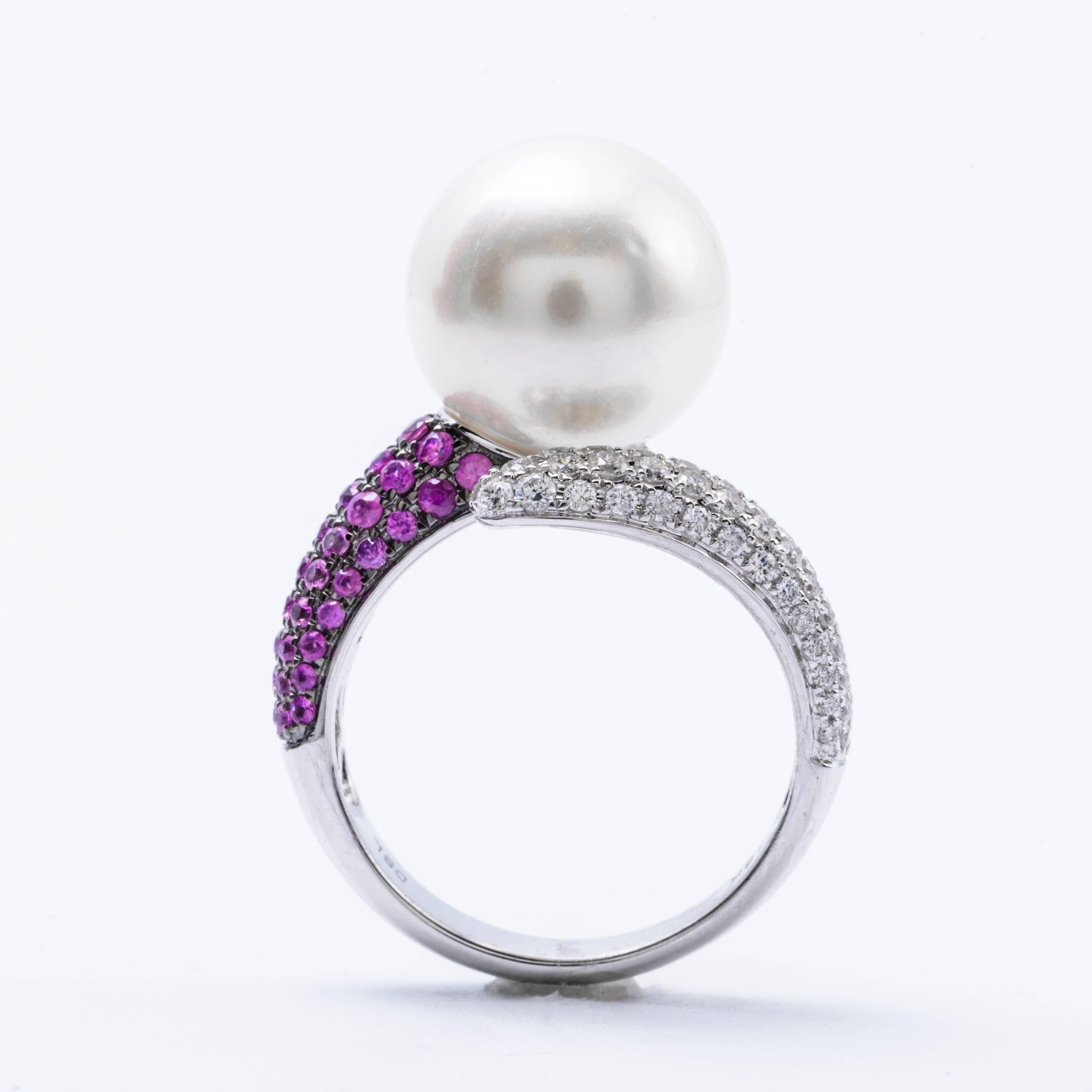 Contemporain Bague cocktail en or blanc avec perle des mers du Sud, saphir rose et diamants en vente