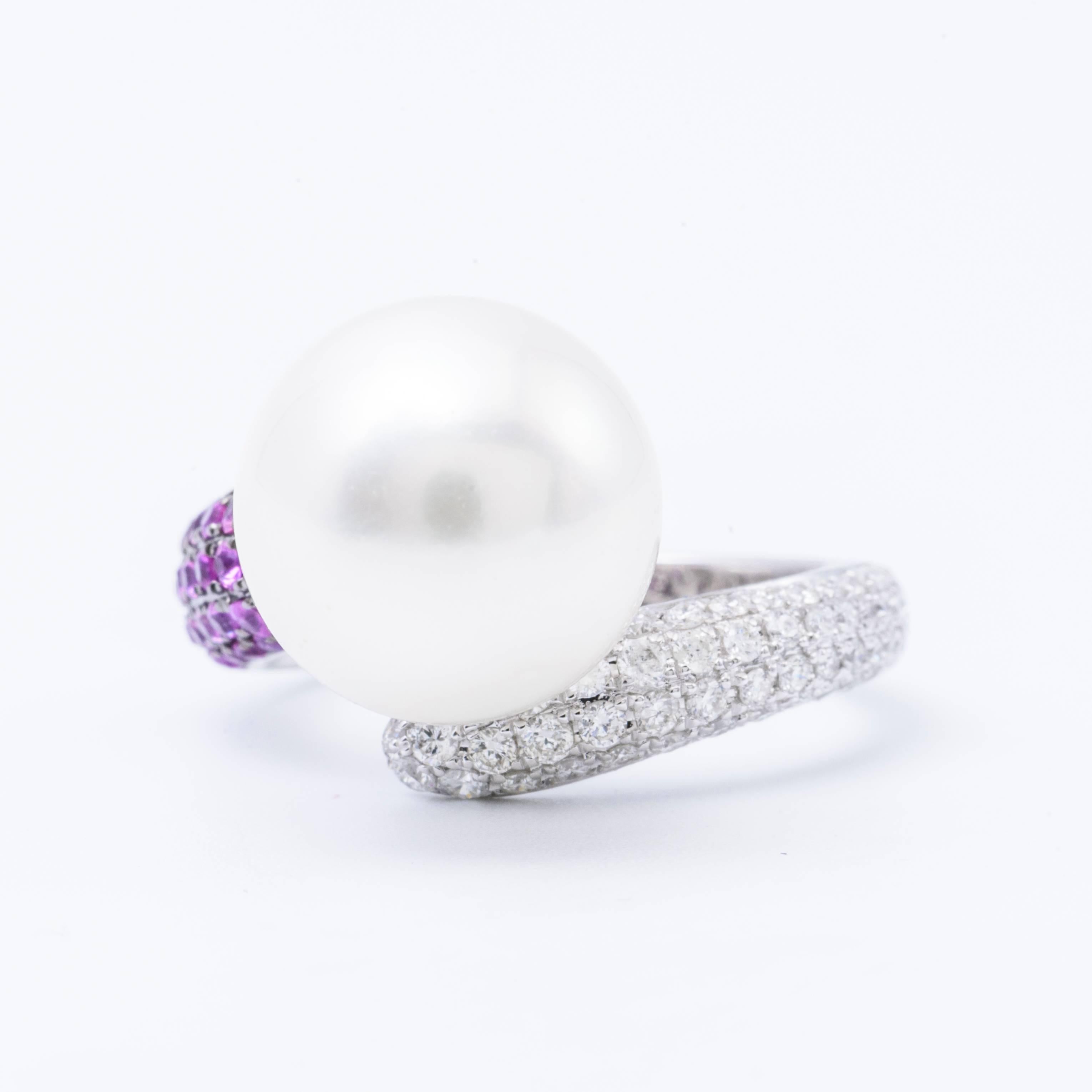 Bague cocktail en or blanc avec perle des mers du Sud, saphir rose et diamants Neuf - En vente à New York, NY
