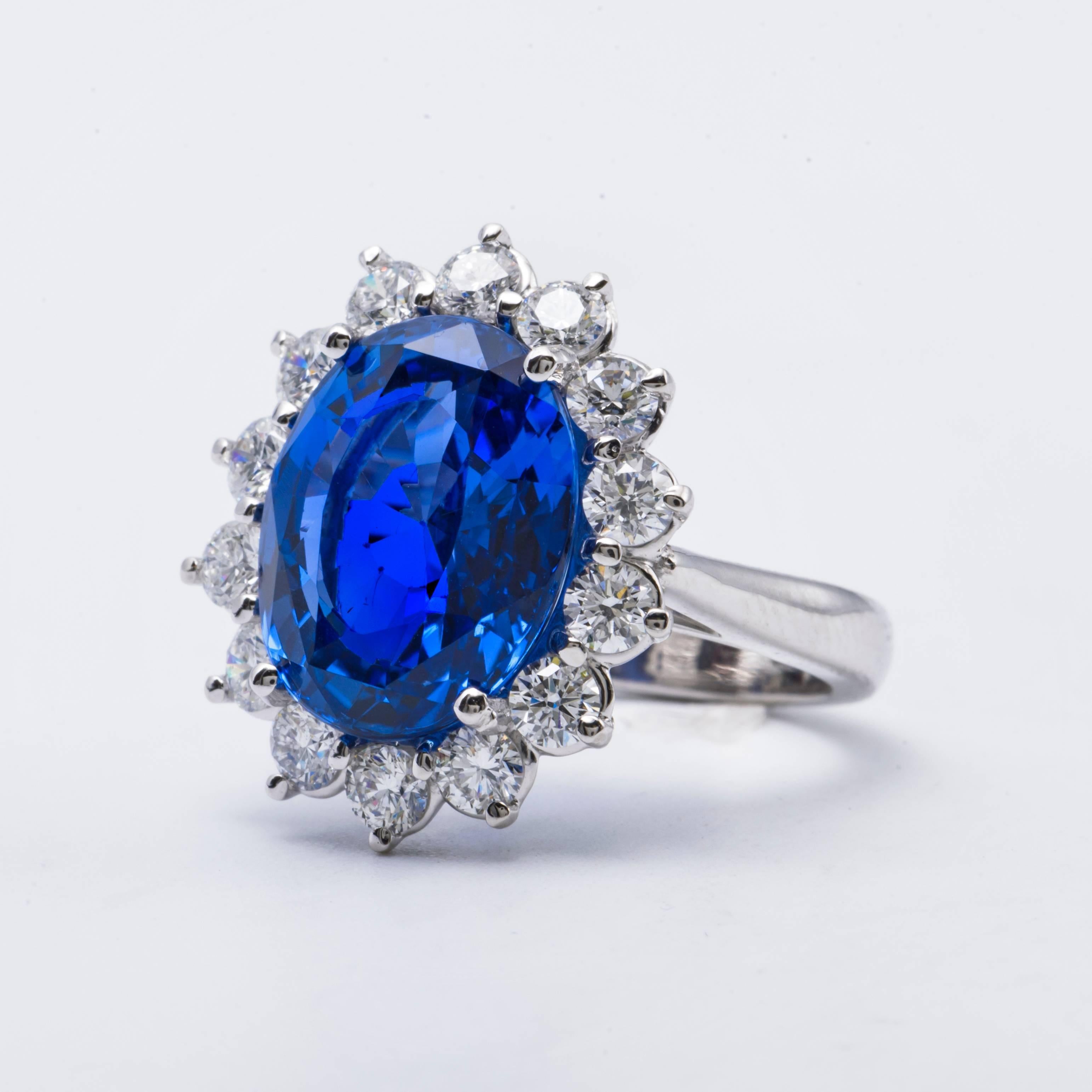Unheated GIA Certified Sapphire Engagment Ring 12.39 Carat In New Condition In New York, NY