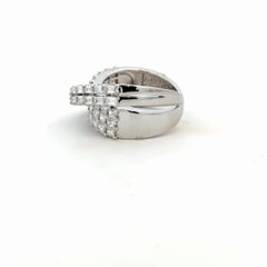 Anello intrecciato in oro bianco 18 carati con diamanti taglio princess e baguette da 2,75 carati