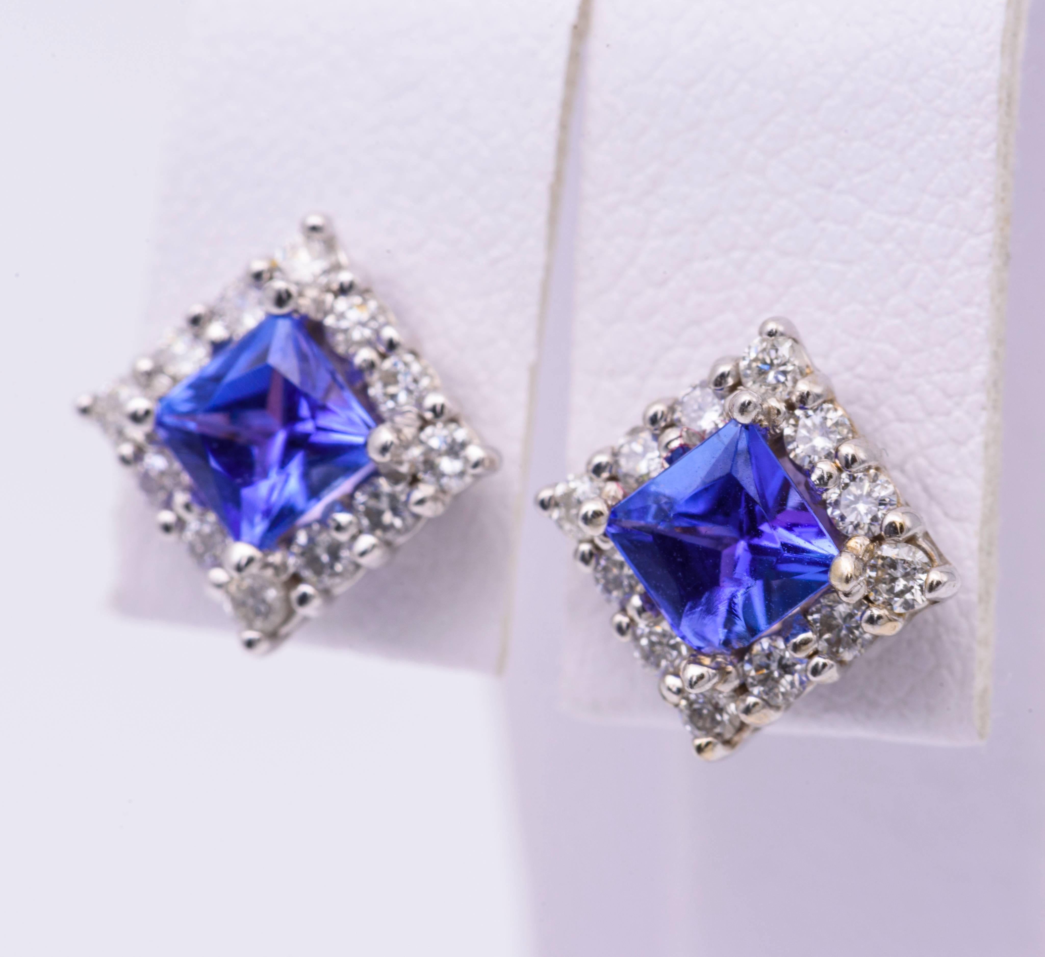 Tanzanite : 4.5 mm Earrings Dimensions: 8 mm square 14k white gold
Tanzanite: 0.94 Carats
Diamonds: 0.44 Carats
