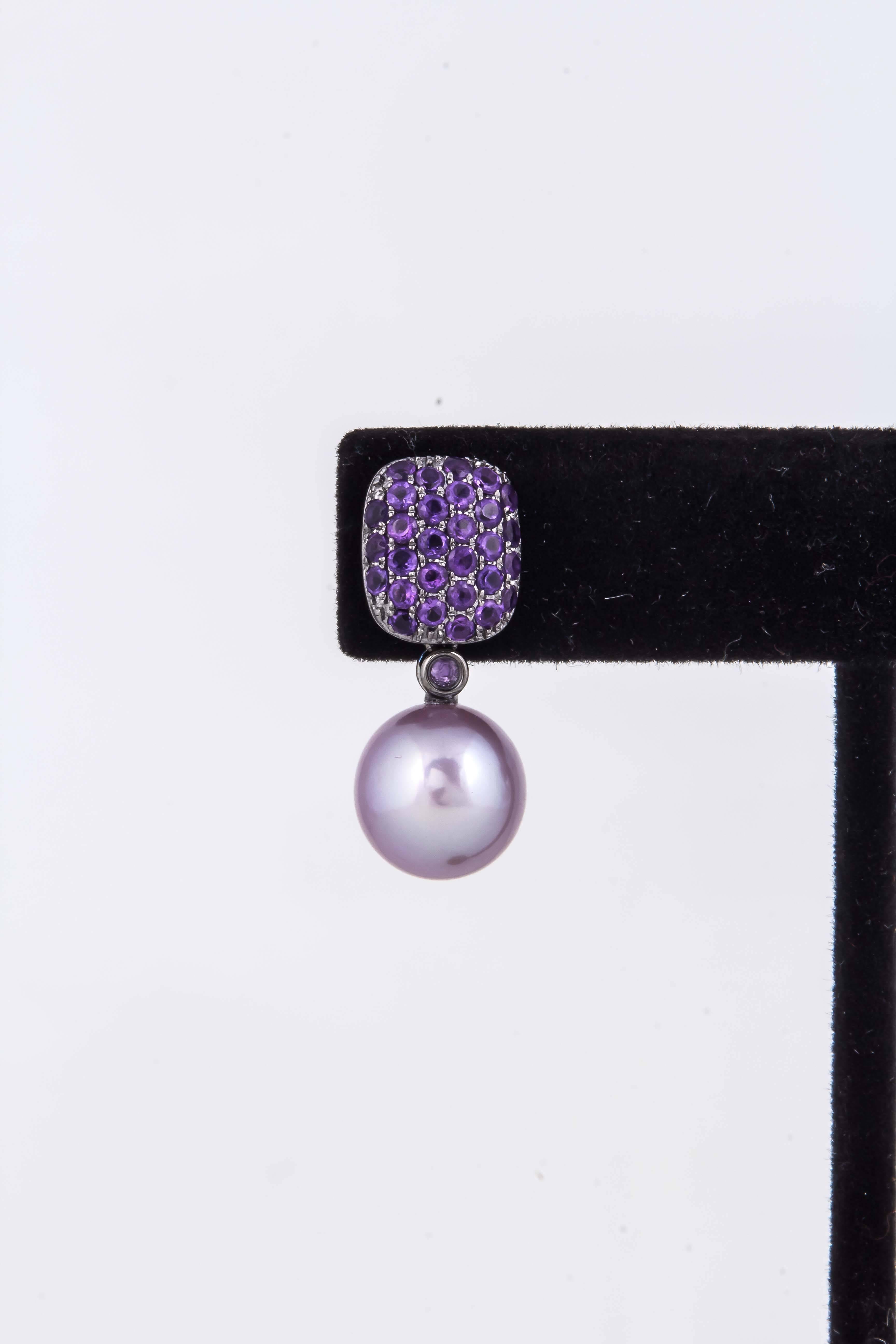 18KB Freshwater Pearl 10-11 mm
Amethyst 1.45 Carats
3.6 G.
The Freshwater pearl can be removed and the earrings can be used as studs