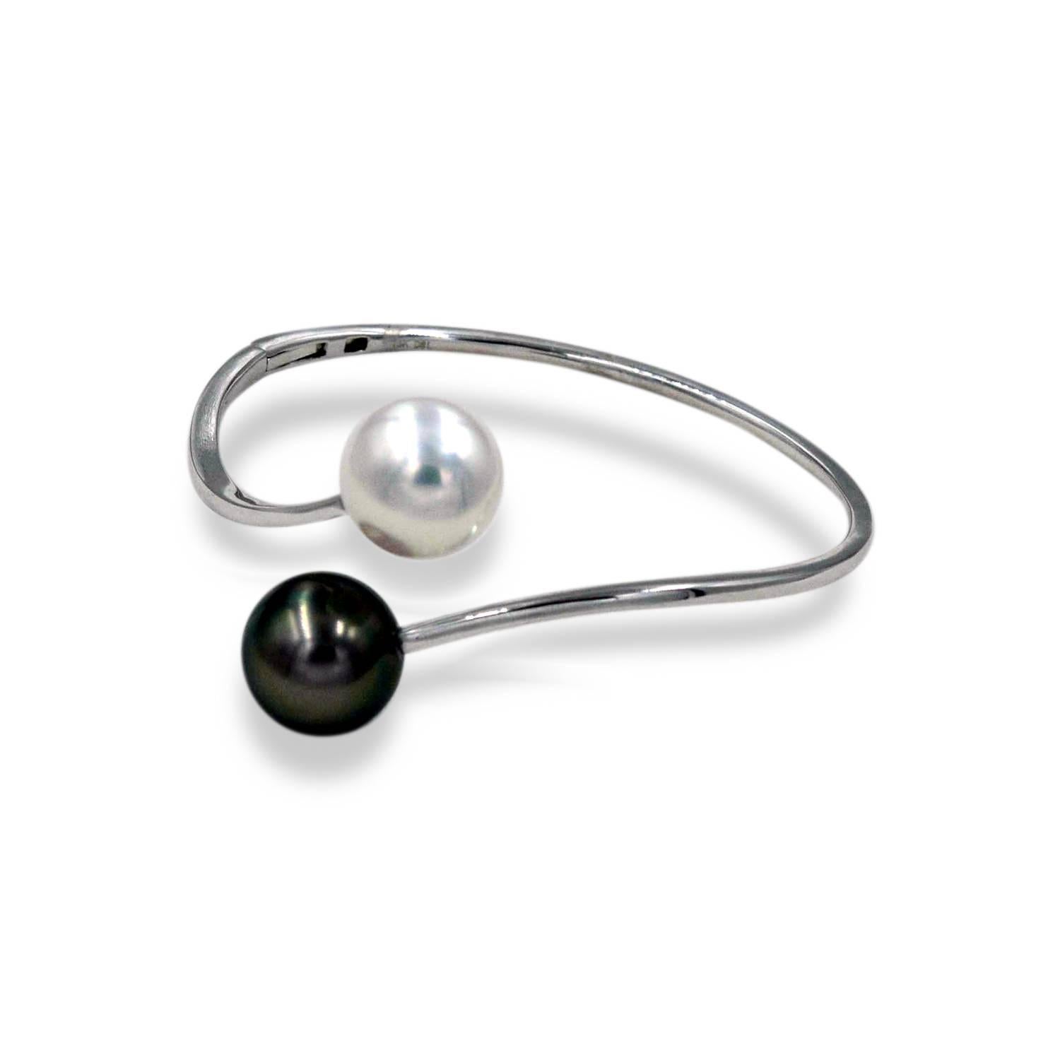 Gold: 18K White Gold
South Sea Pearl And Tahitian Pearl : 12-13 mm
metal: 9.0 g.