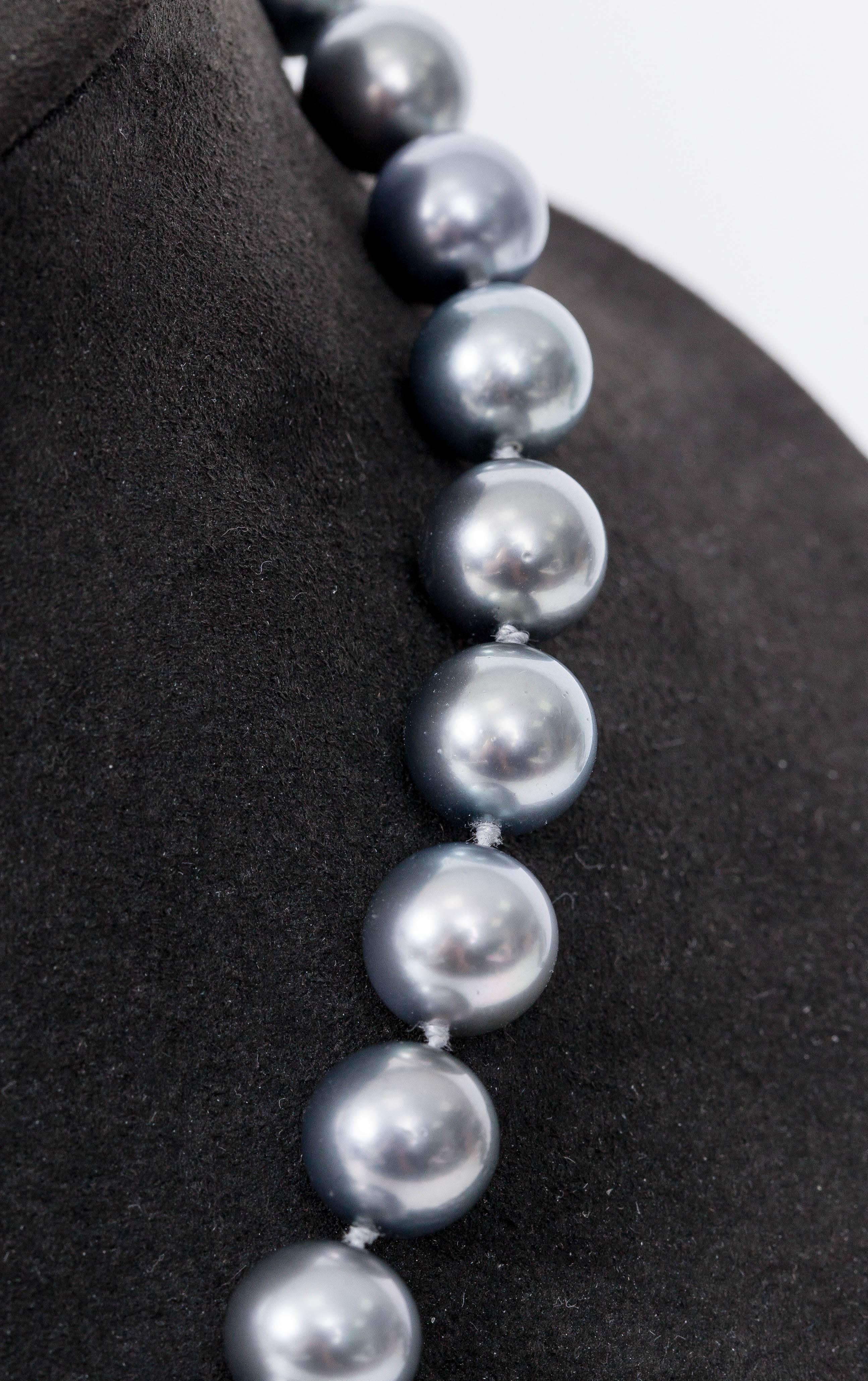 10 mm to 12 mm Tahitian Necklace
37pcs.
Pearl Quality:AA
Pearl Luster:AA