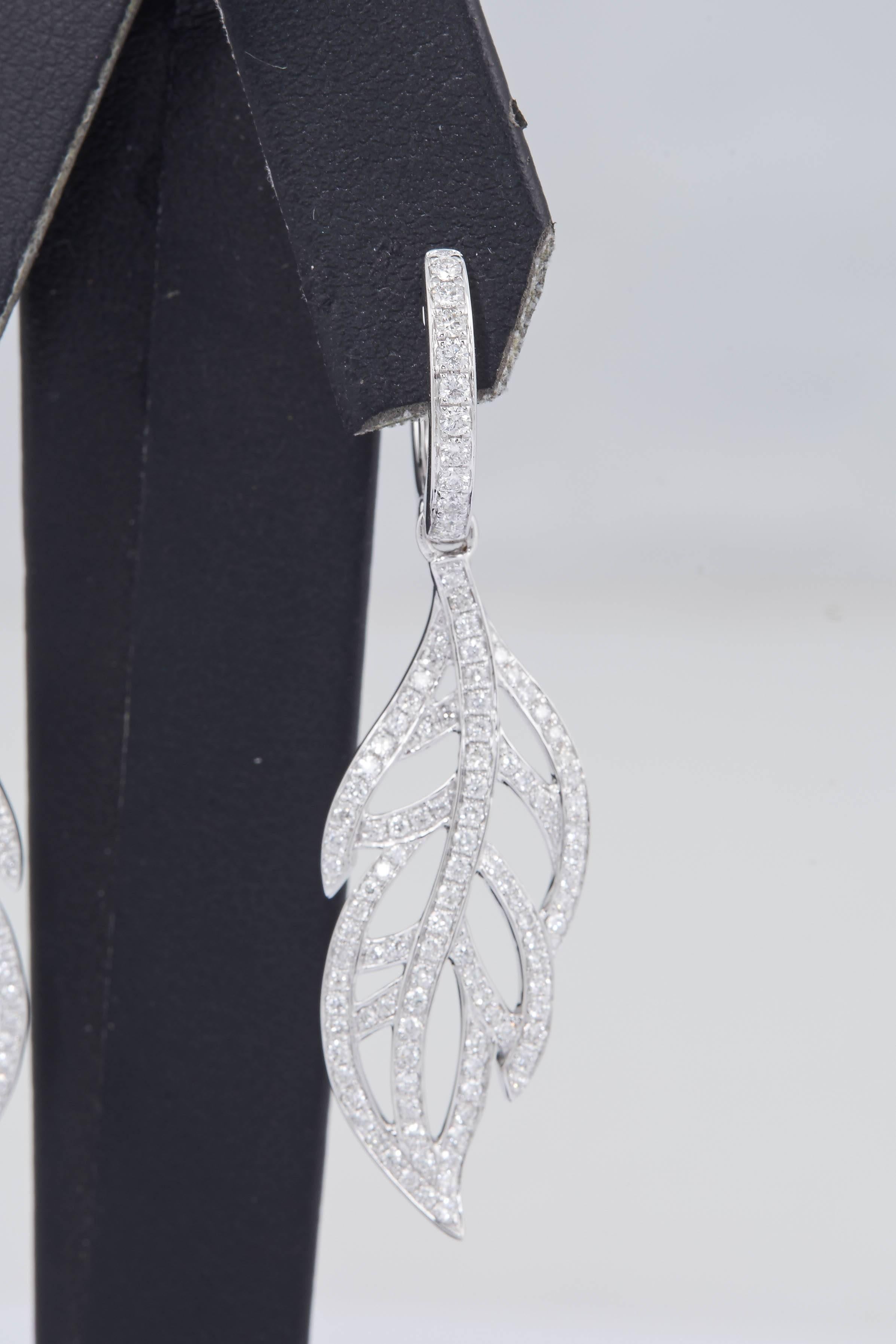 Contemporary Dangle Diamond Leaves Drop Earrings, 1.14 Carats For Sale