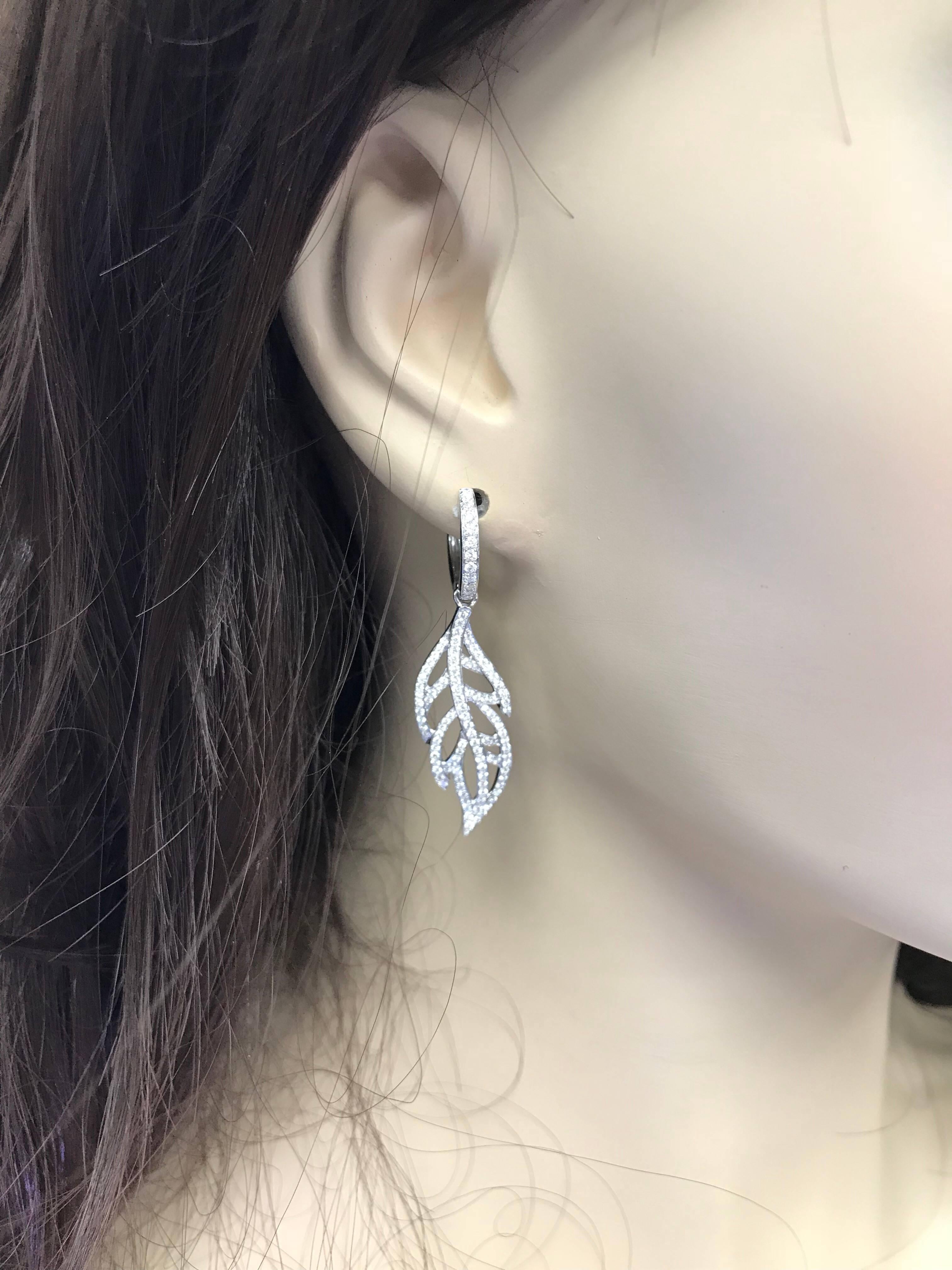 Dangle Diamond Leaves Drop Earrings, 1.14 Carats For Sale 4