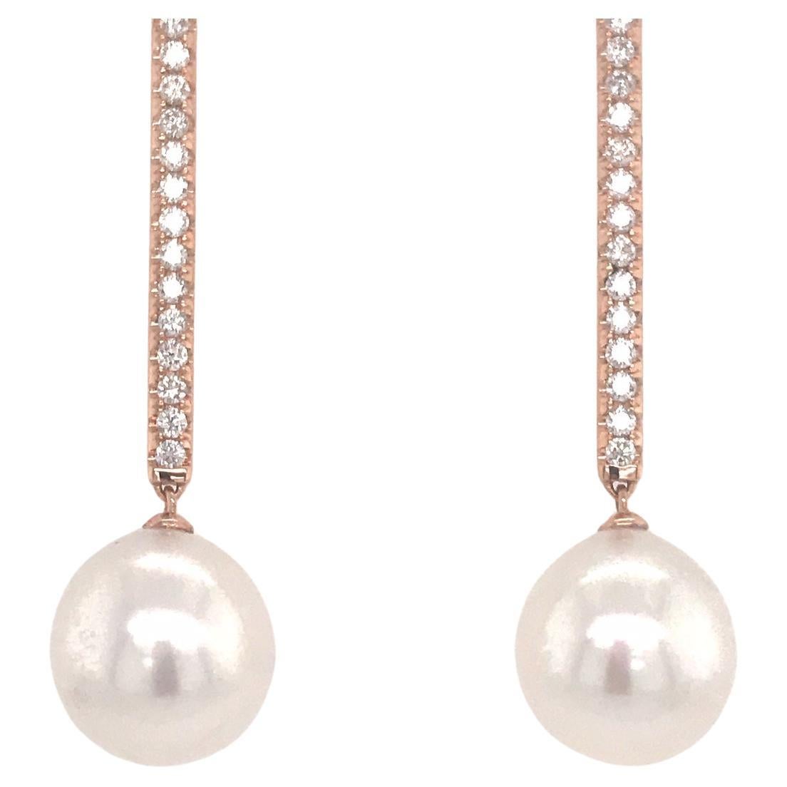 Taille ronde Boucles d'oreilles pendantes en or rose 18 carats avec perles des mers du sud et diamants 0.63 carat 12-13 MM en vente