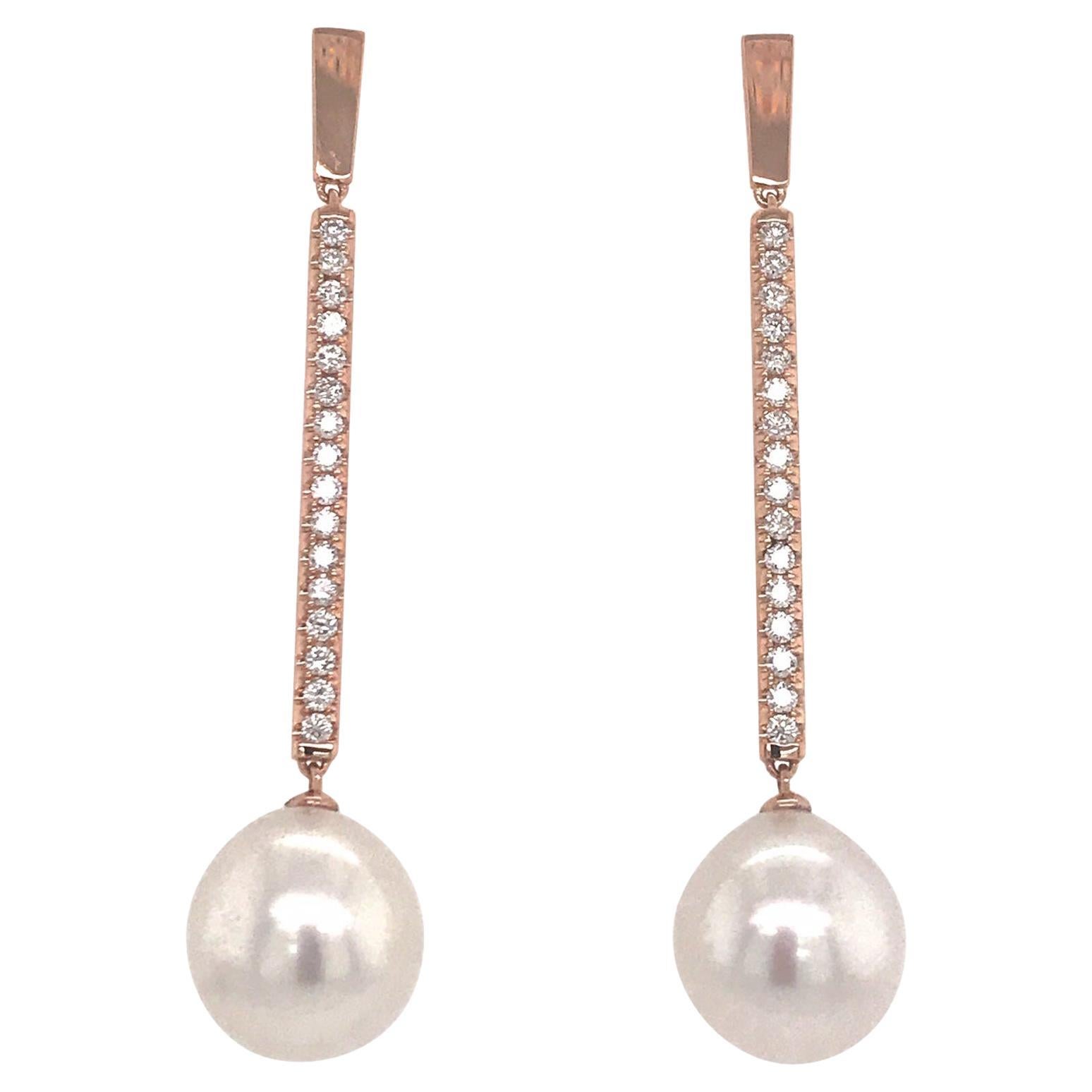 Boucles d'oreilles pendantes en or rose 18 carats avec perles des mers du sud et diamants 0.63 carat 12-13 MM en vente