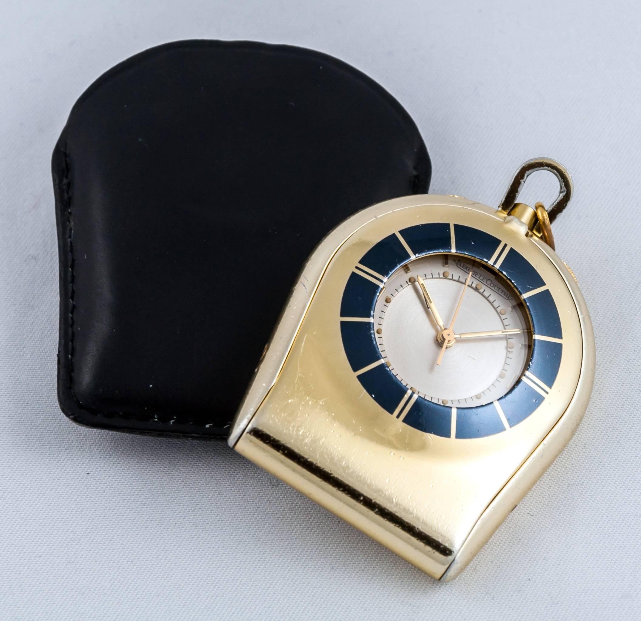 JAEGER LECOULTRE
Pocket watch "Memovox" travel.
Mother-of-pearl dial.
Gold needles and indexes.
Mechanical movement.
Alarm.
Leather pouch.
Warranty 1 year.