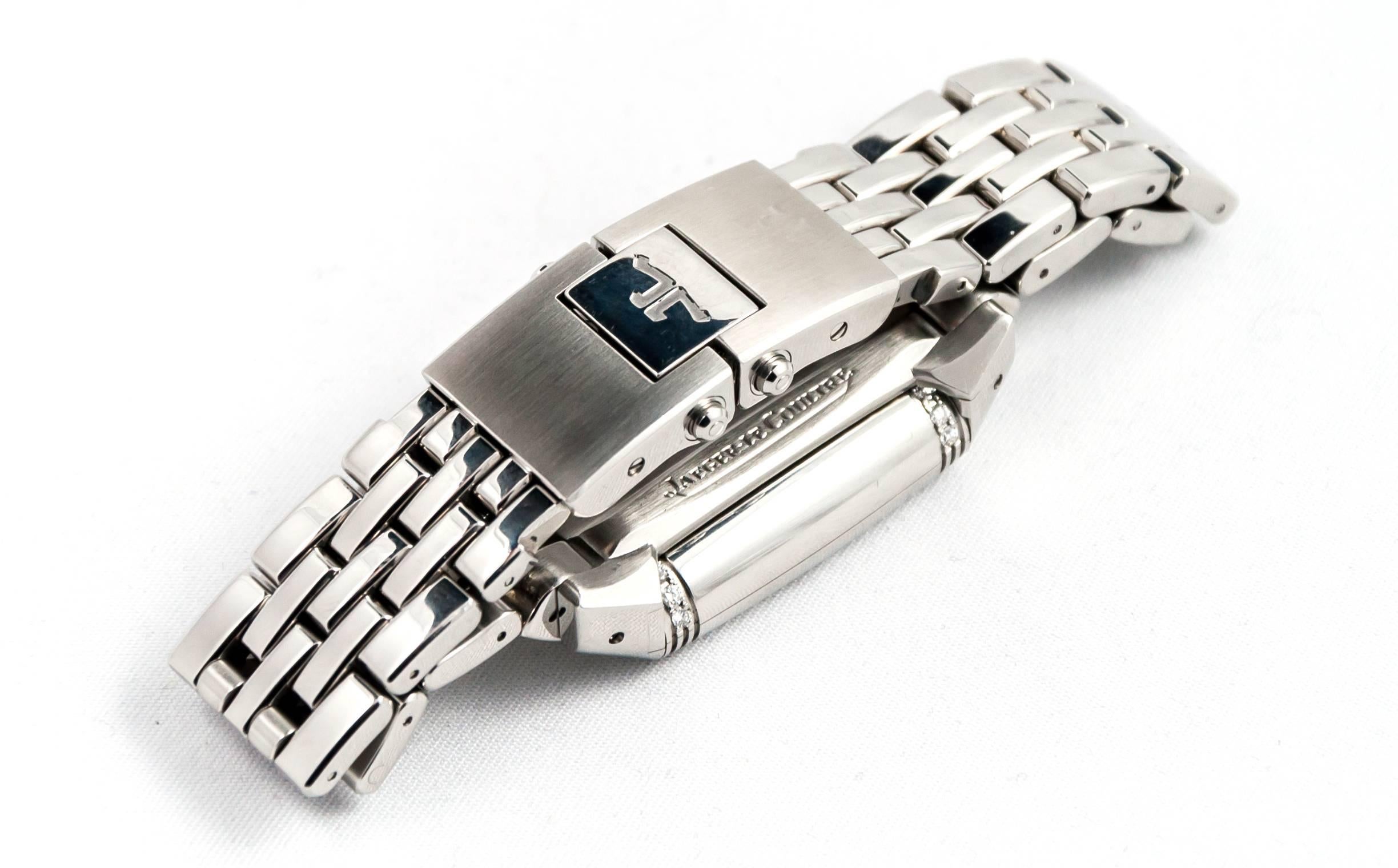 JAEGER LECOULTRE
Watch Reverso Lady Duoface.
Steel / Steel bracelet.
One face bezel diamonds dial silver. Moon phase.
One silvered dial face. Power reserve. Seconds at 6H.
Mechanical movement.
Warranty 1 year.