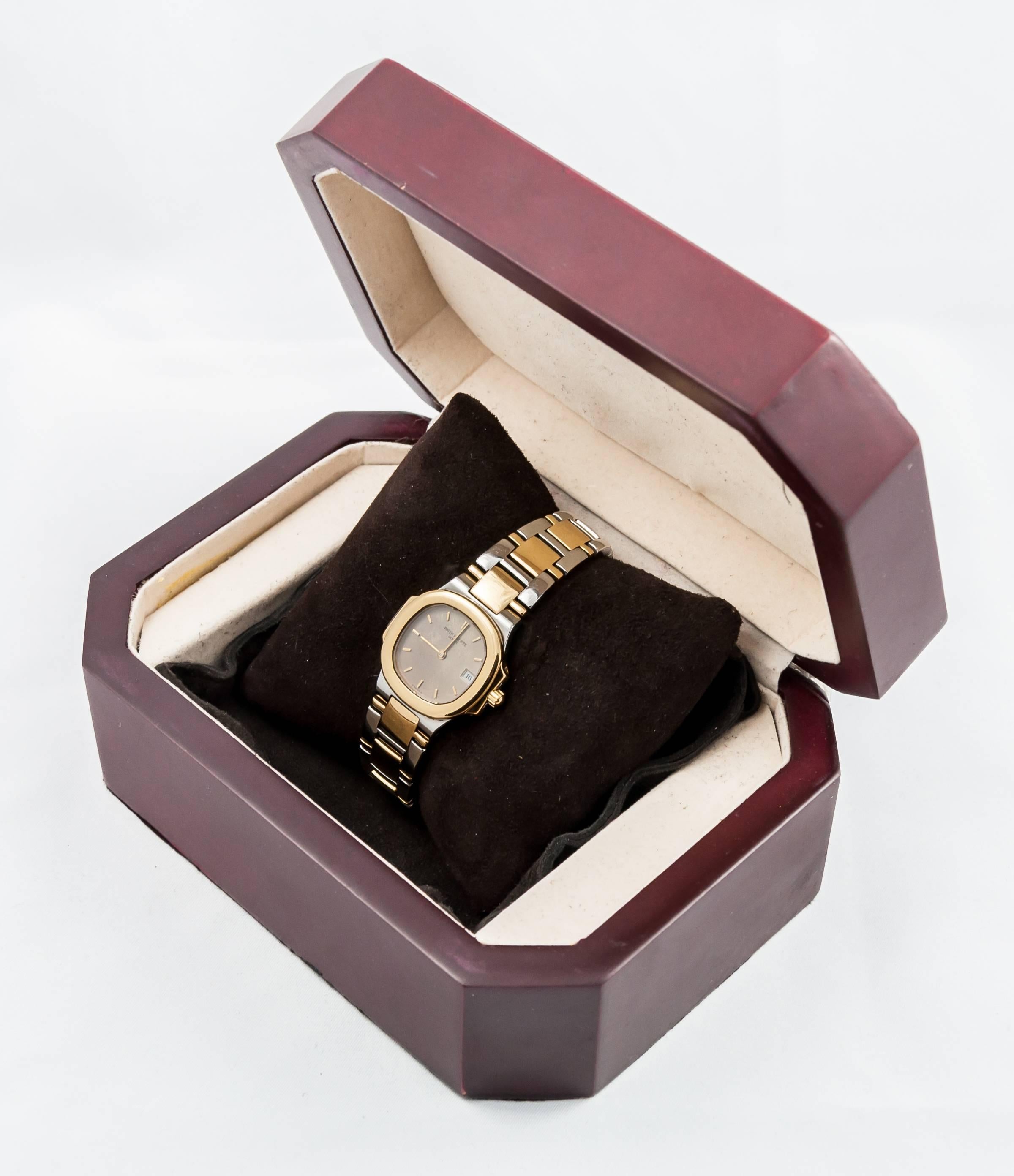 Patek Philippe Ladies yellow Gold stainless Steel Nautilus Quartz Wristwatch 2
