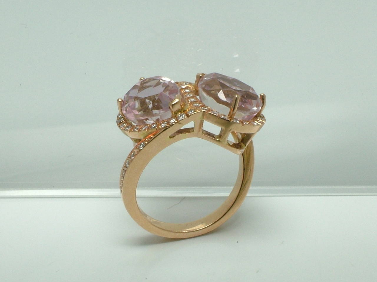 Contemporary Kunzite Diamond Gold Toi et Moi Ring For Sale