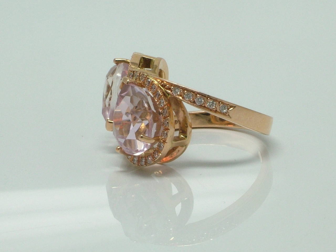 Kunzite Diamond Gold Toi et Moi Ring In Excellent Condition For Sale In Madrid, ES