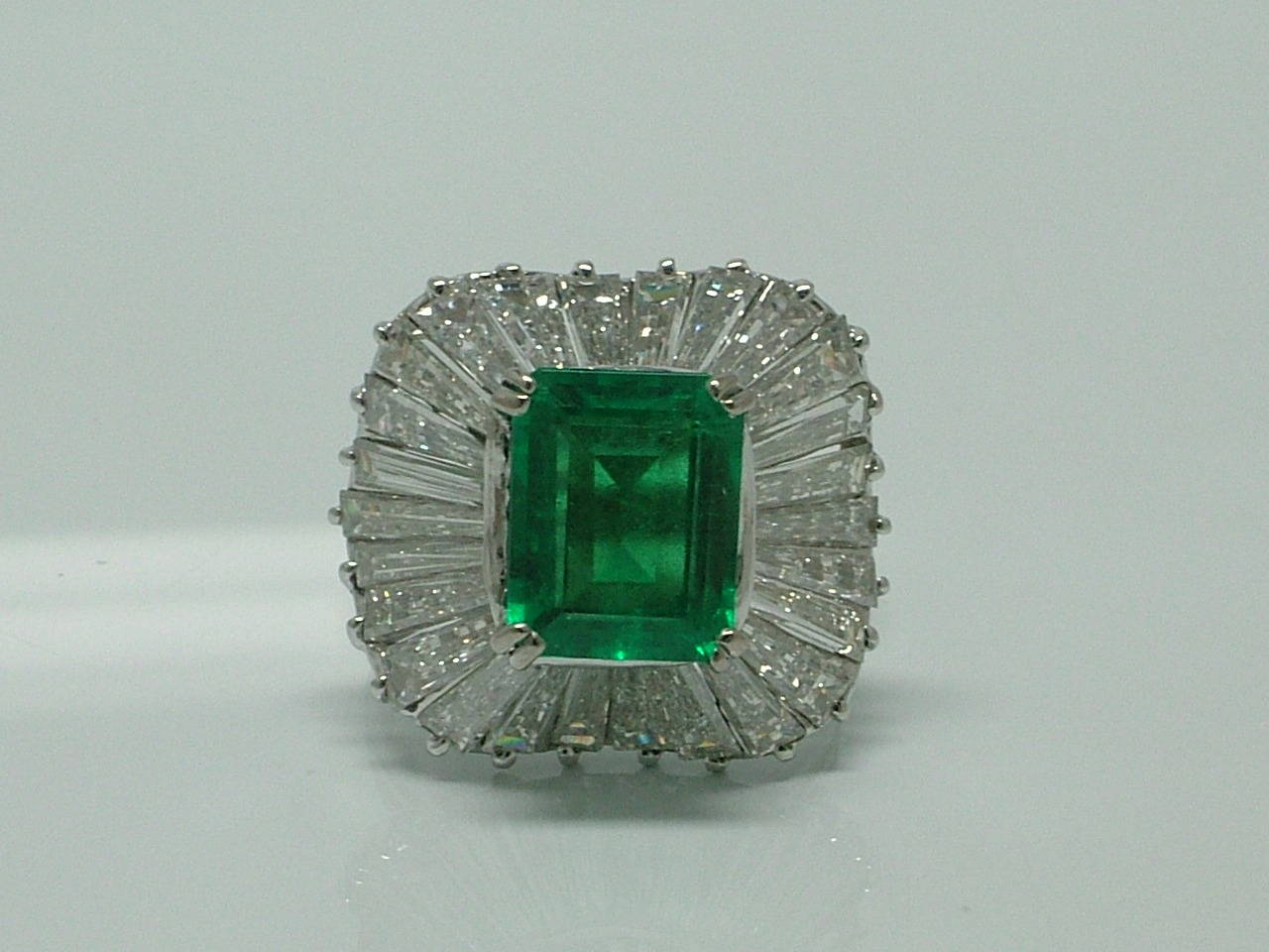 Women's Certified 2.20 Carat Emerald-Cut Colombian Emerald Diamond Ballerina Ring For Sale