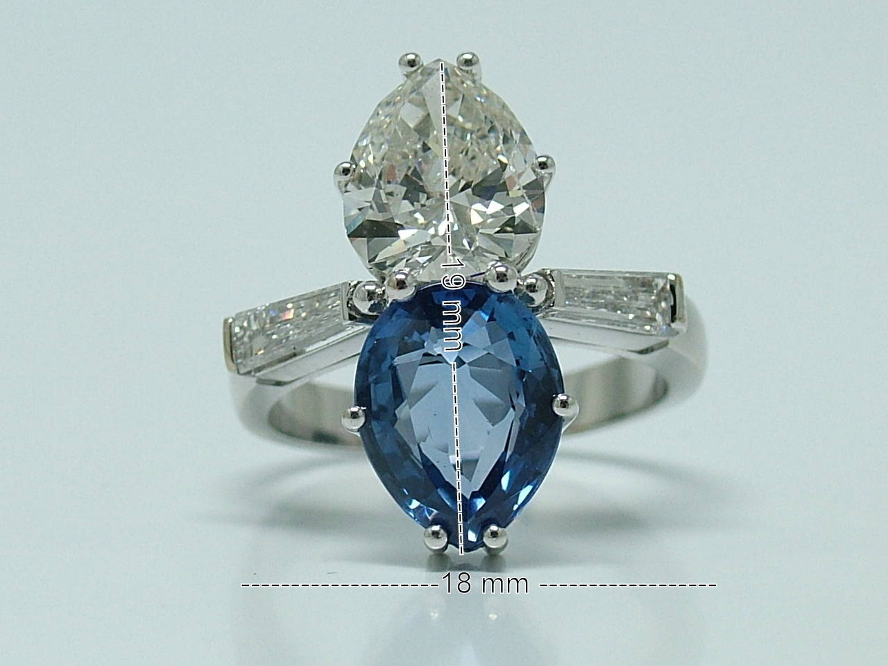 Toi et Moi Sapphire Diamond Gold Engagement Ring For Sale 2