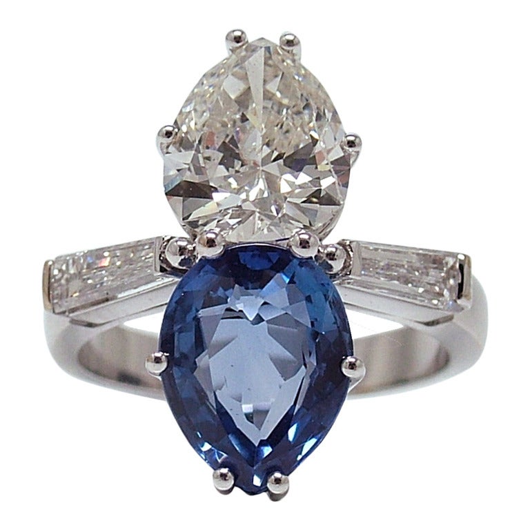 Toi et Moi Sapphire Diamond Gold Engagement Ring For Sale