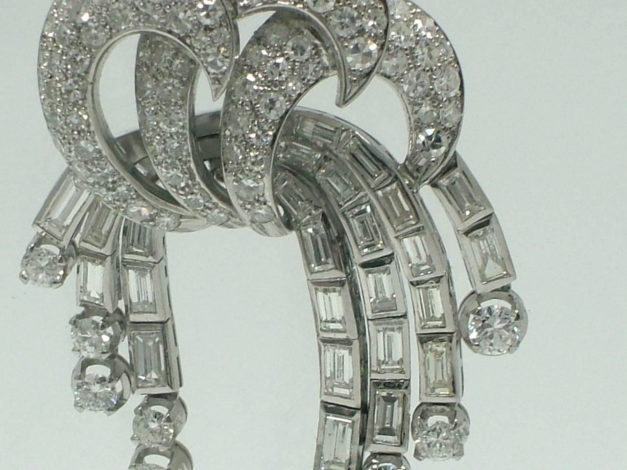 Late Art Deco Diamond Platinum Cascade Pendant In Excellent Condition For Sale In Madrid, ES