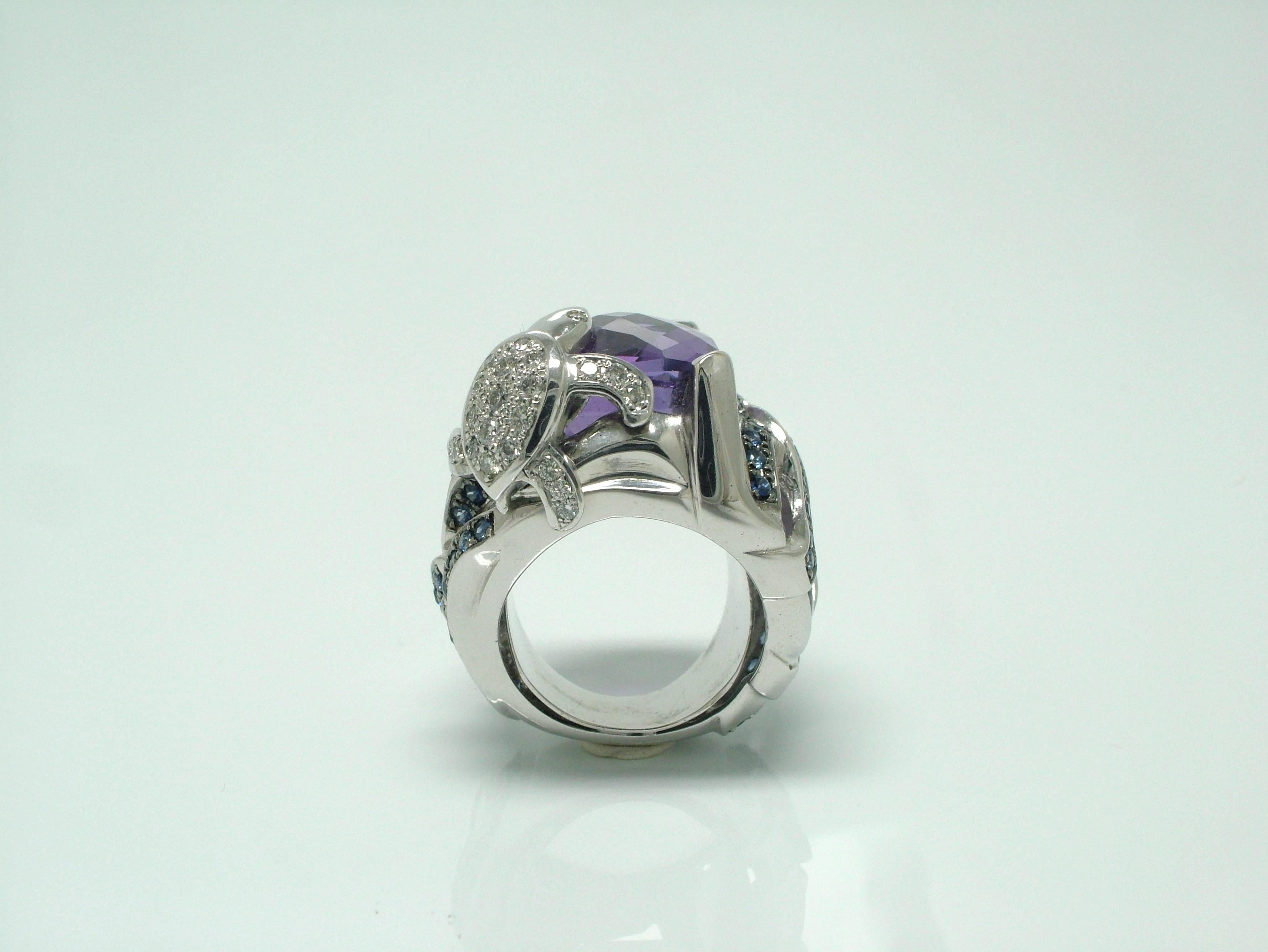 Charming Amethyst Sapphire Gold Turtle Ring In Excellent Condition For Sale In Madrid, ES